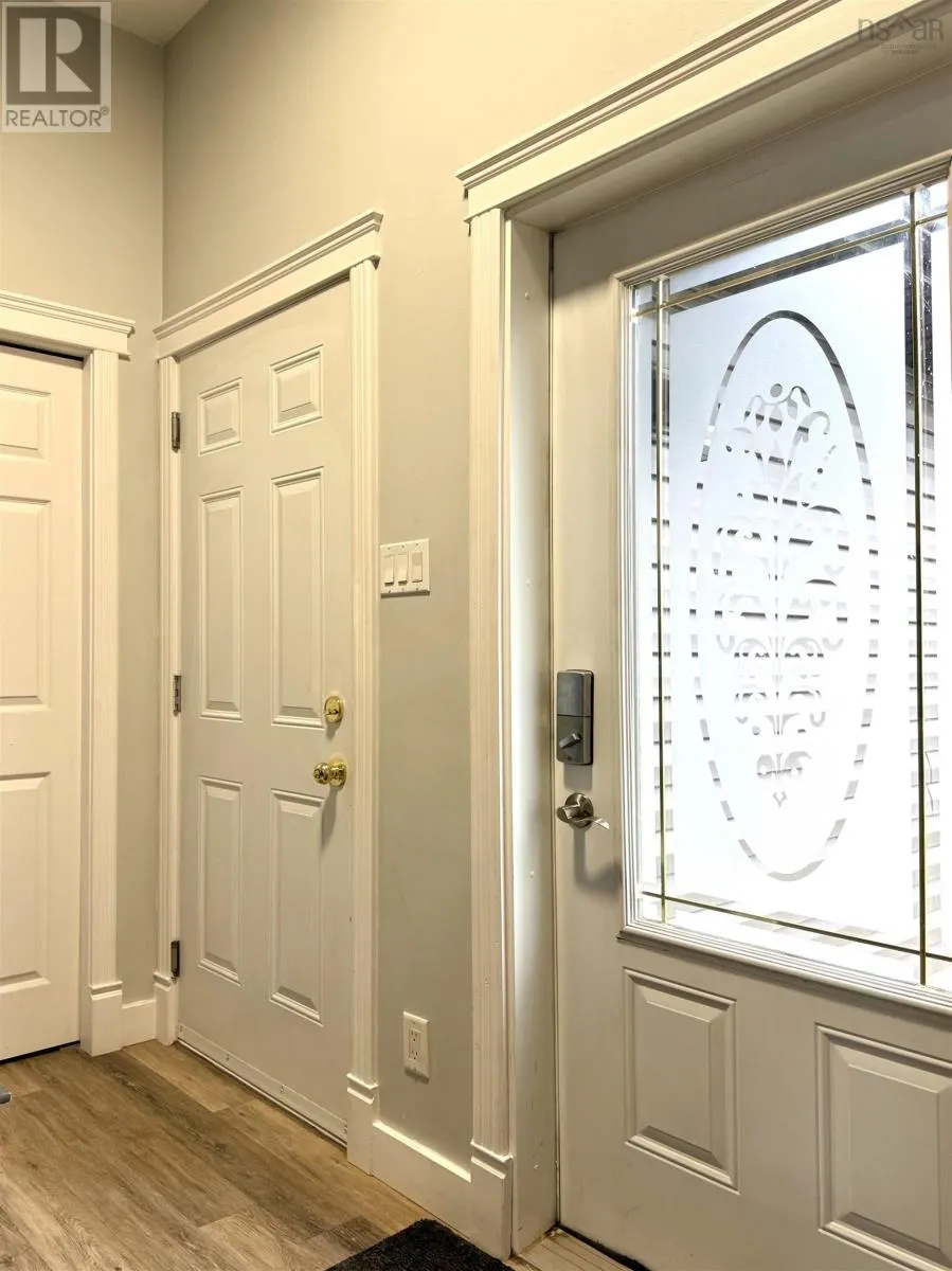 6 Paradise Avenue