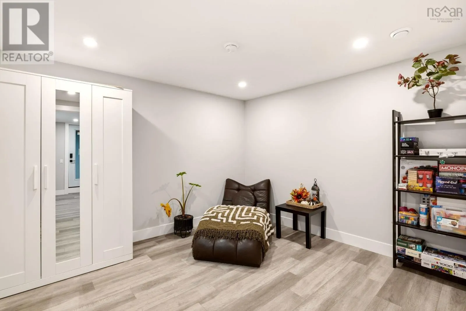 25 Circle Drive