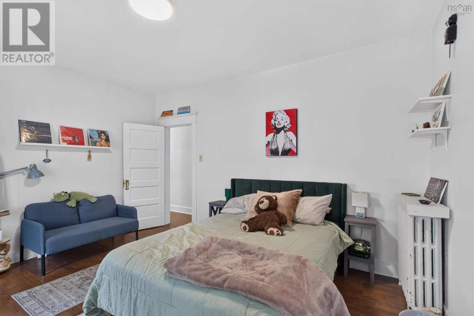 6421/6423 Coburg Road