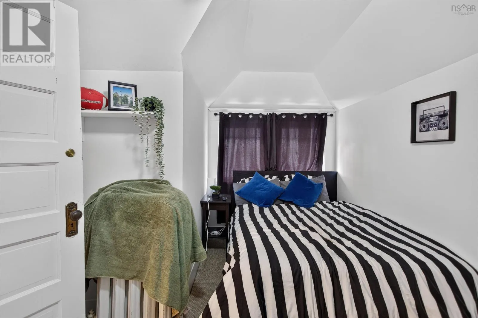 6421/6423 Coburg Road