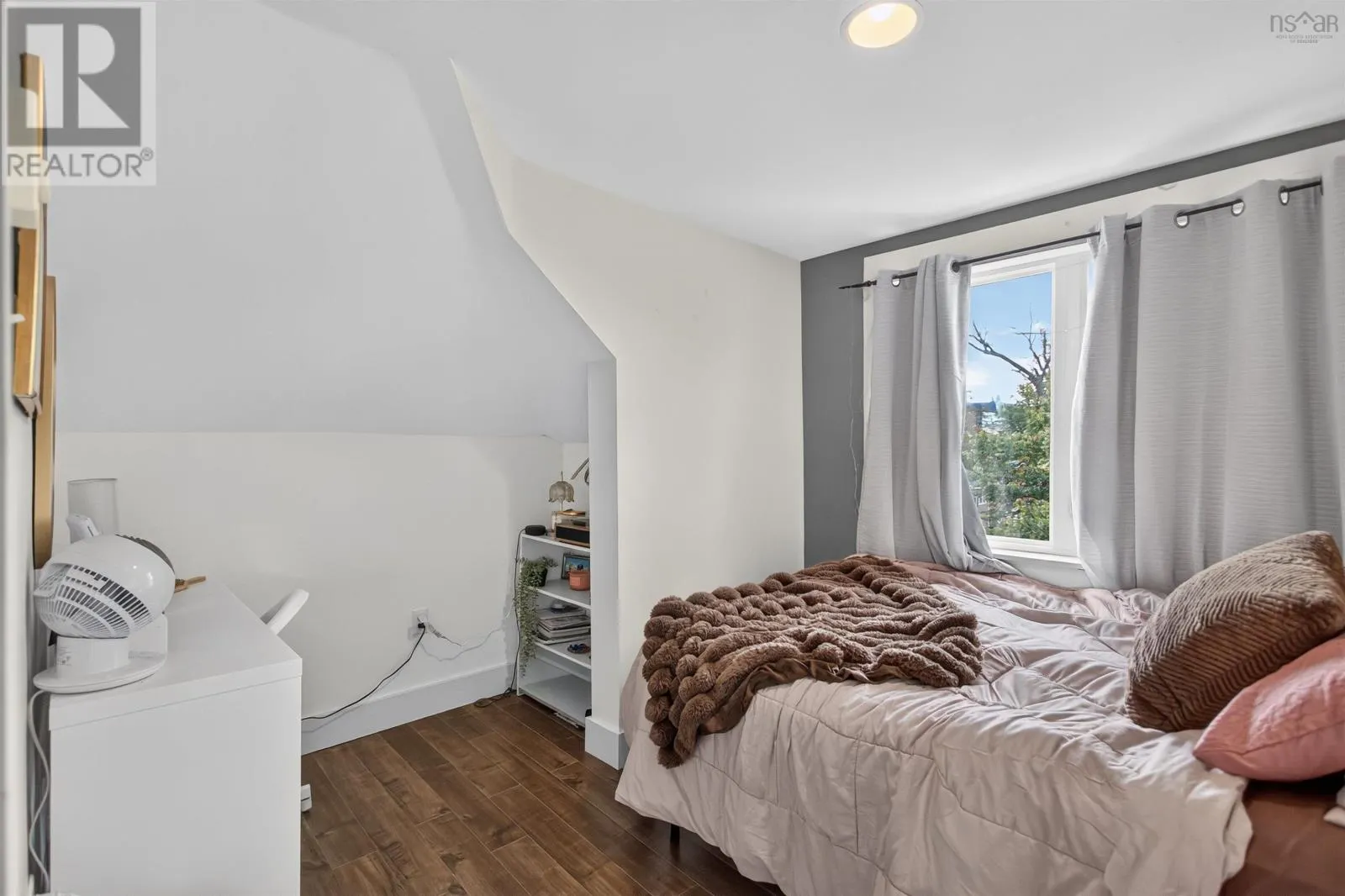 6421/6423 Coburg Road