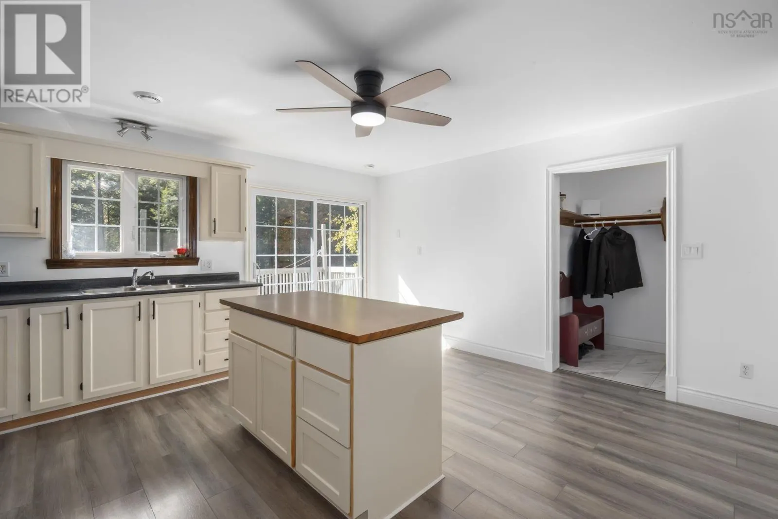 696 Summit Ridge Road Road