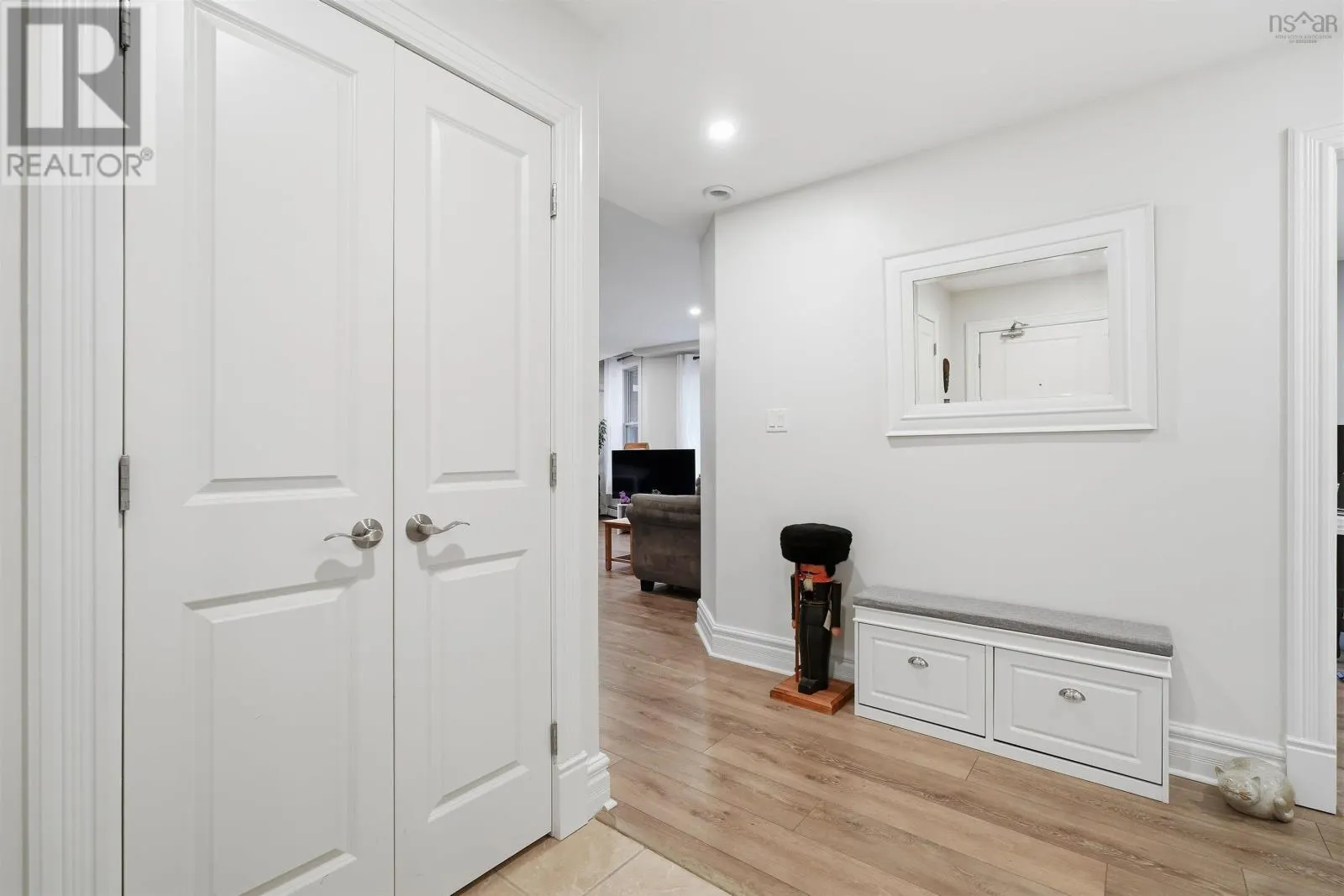 301 87 Pebblecreek Crescent