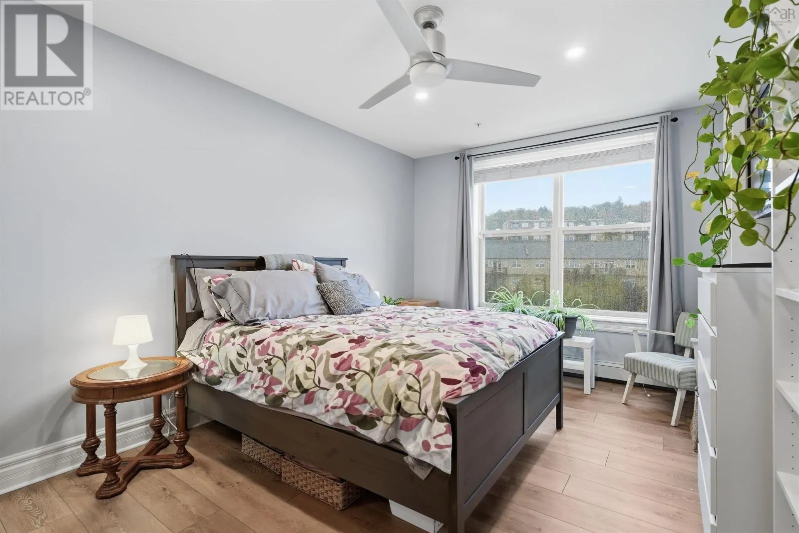 301 87 Pebblecreek Crescent