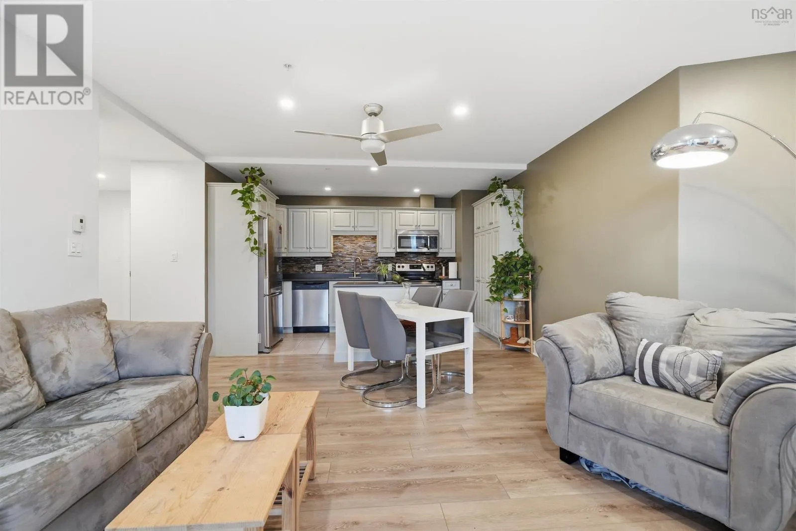 301 87 Pebblecreek Crescent