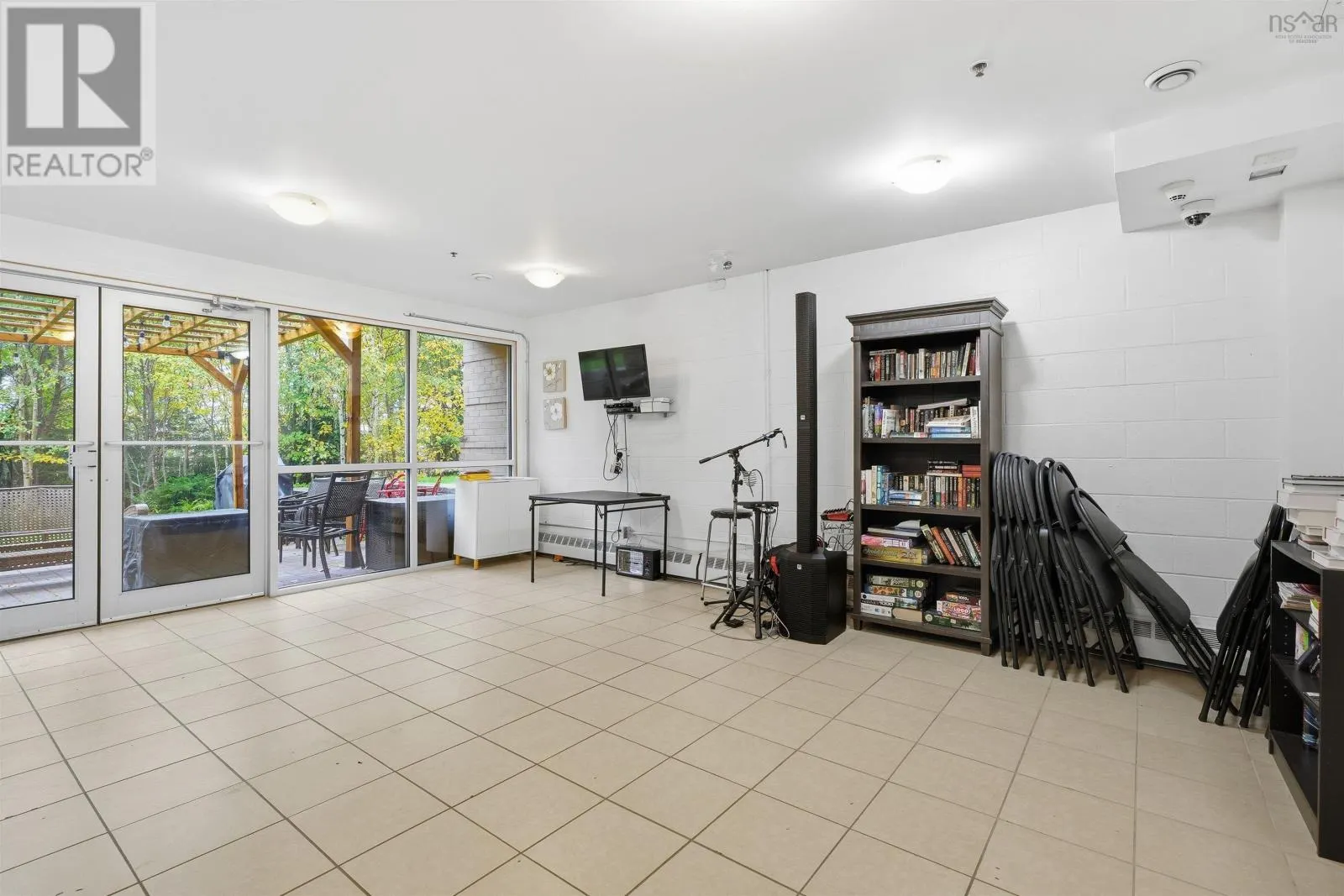 301 87 Pebblecreek Crescent