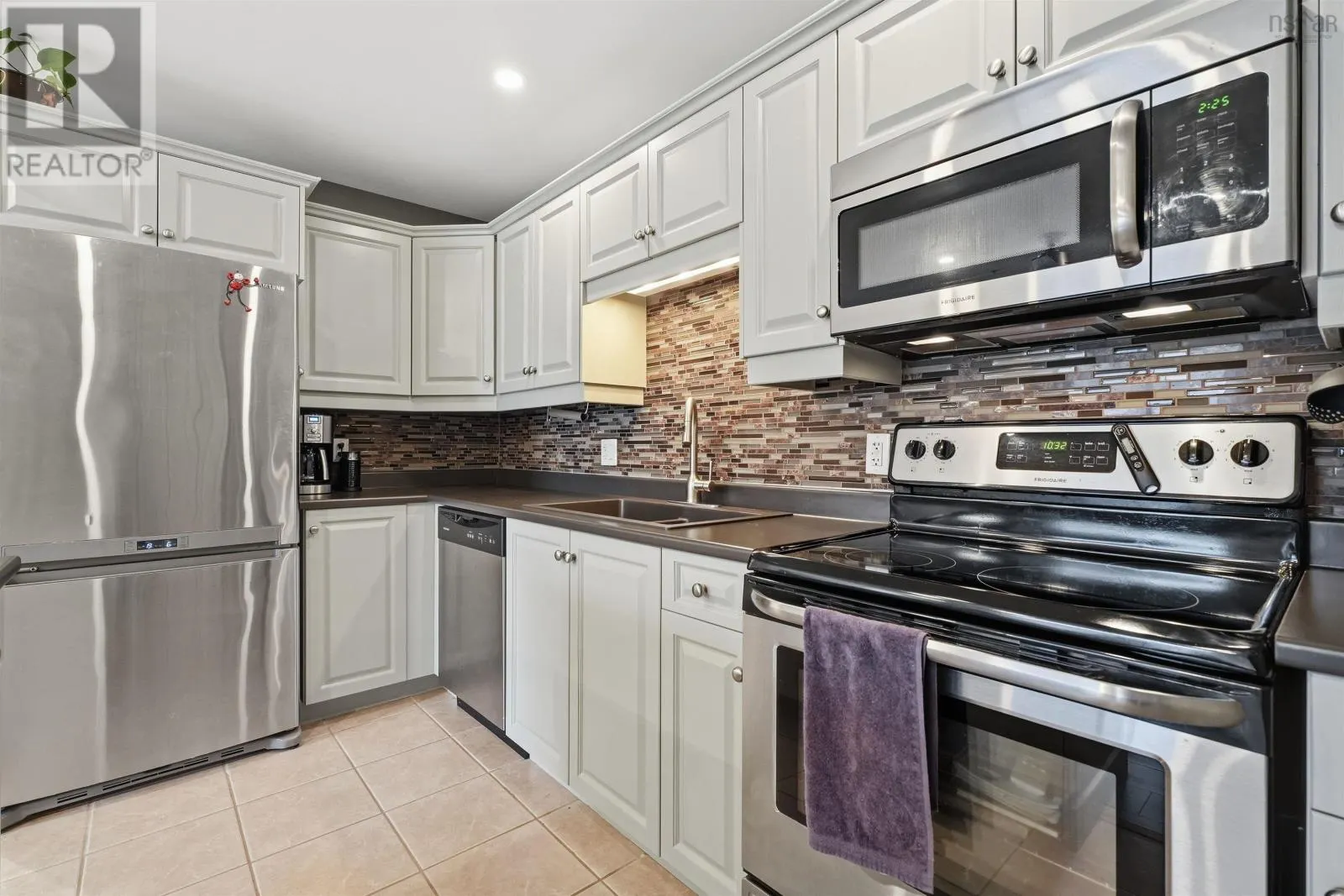 301 87 Pebblecreek Crescent