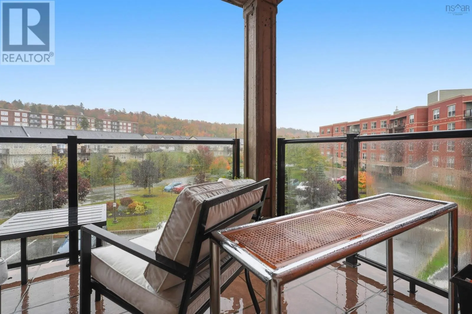 301 87 Pebblecreek Crescent
