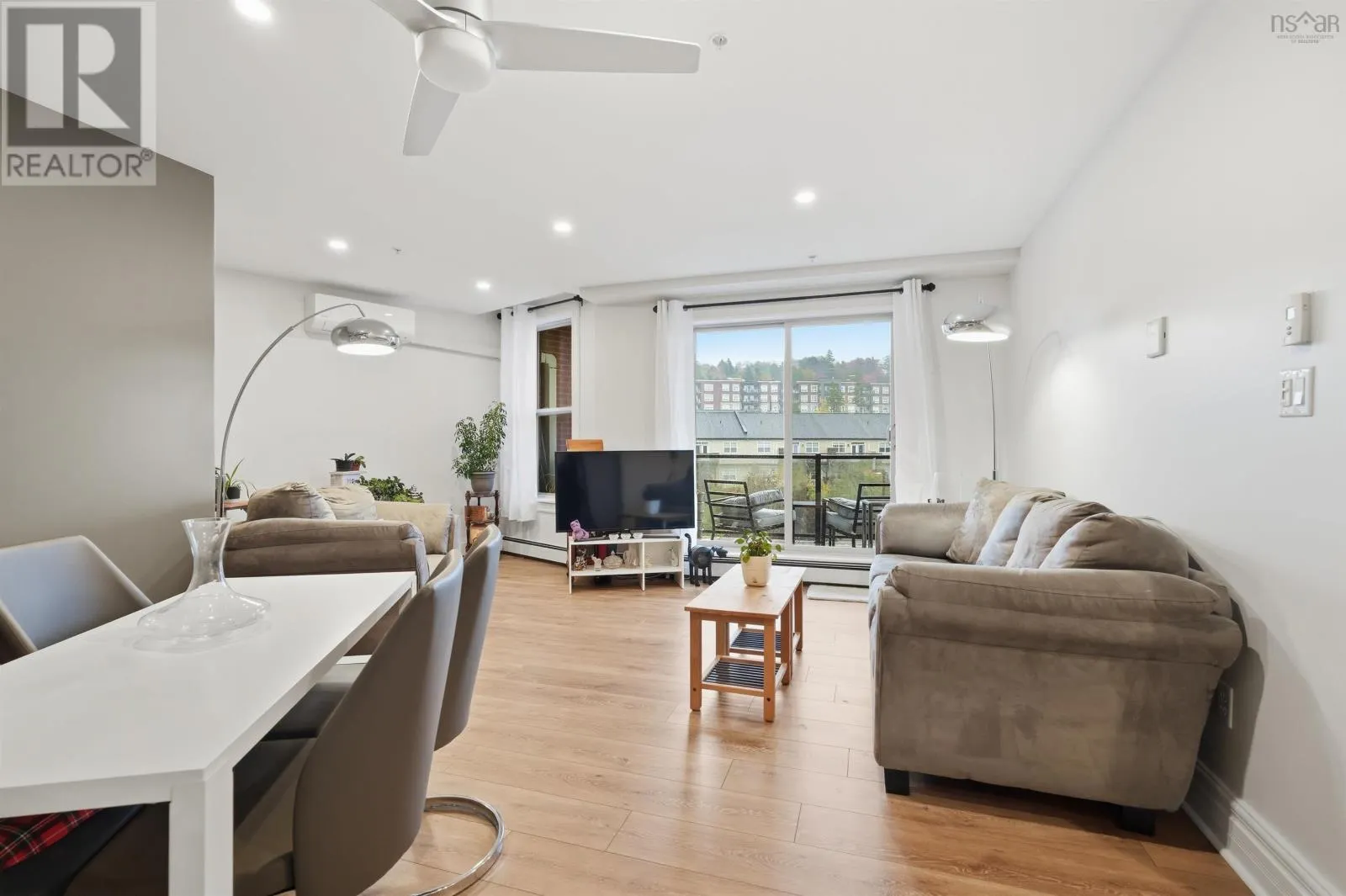 301 87 Pebblecreek Crescent