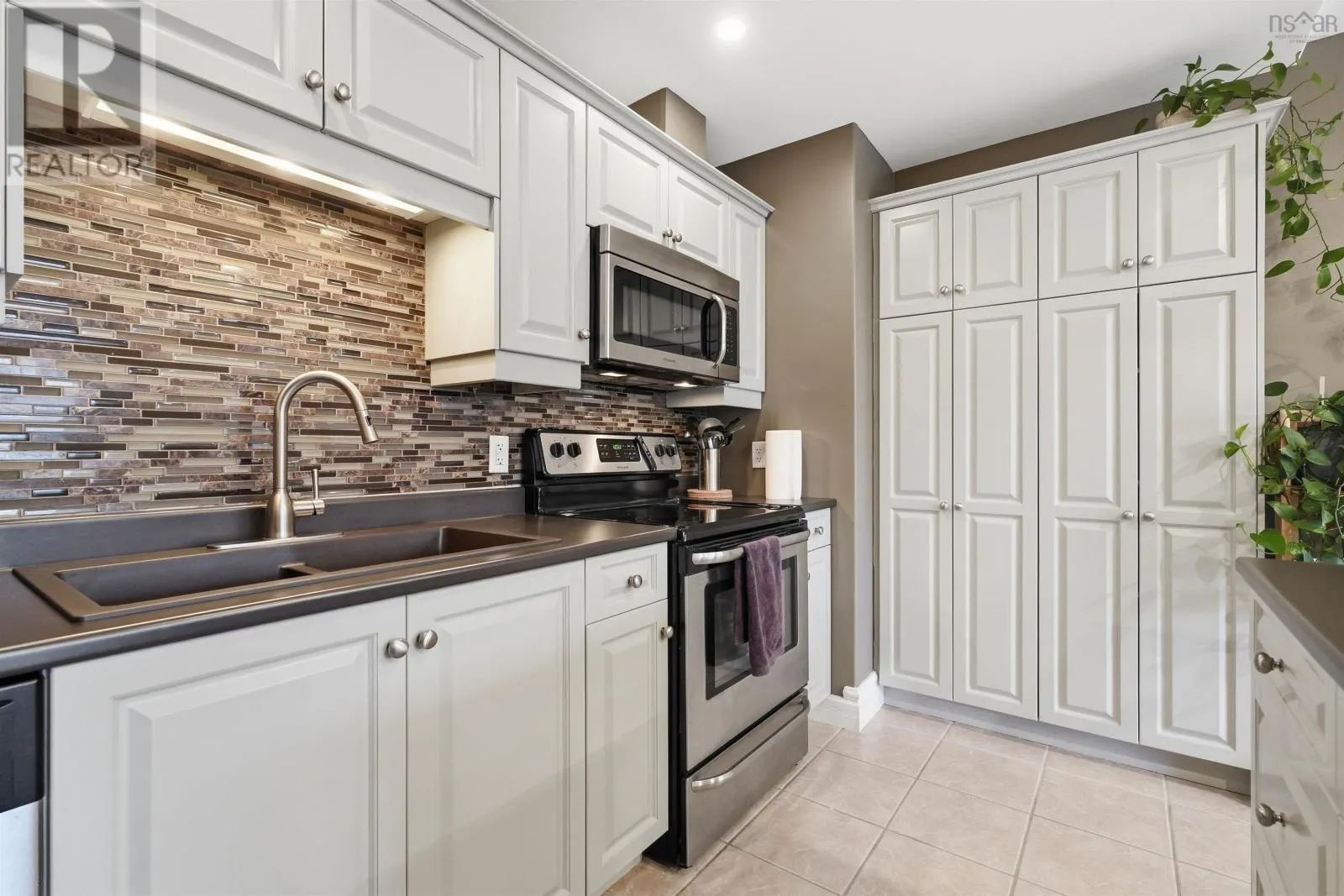 301 87 Pebblecreek Crescent