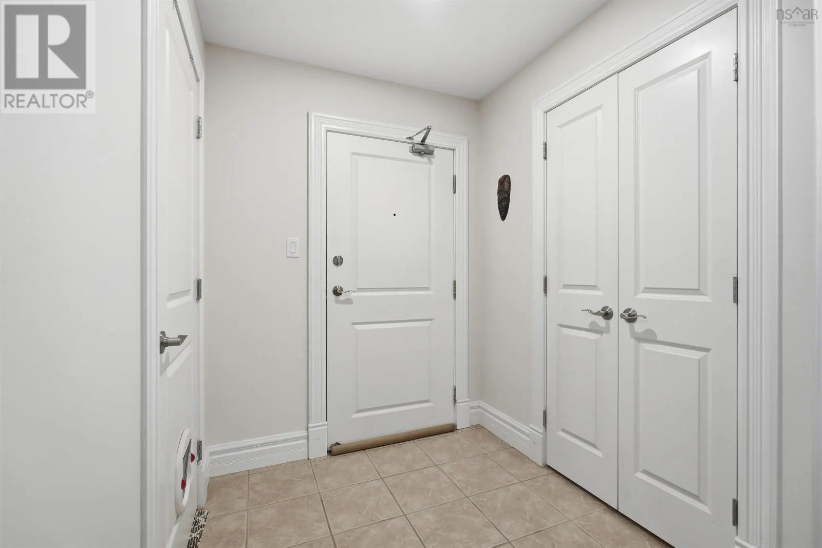 301 87 Pebblecreek Crescent