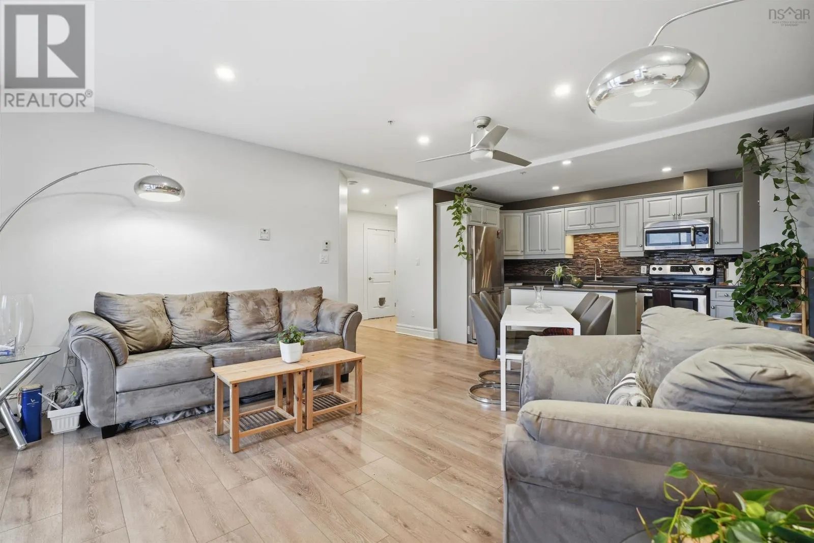 301 87 Pebblecreek Crescent