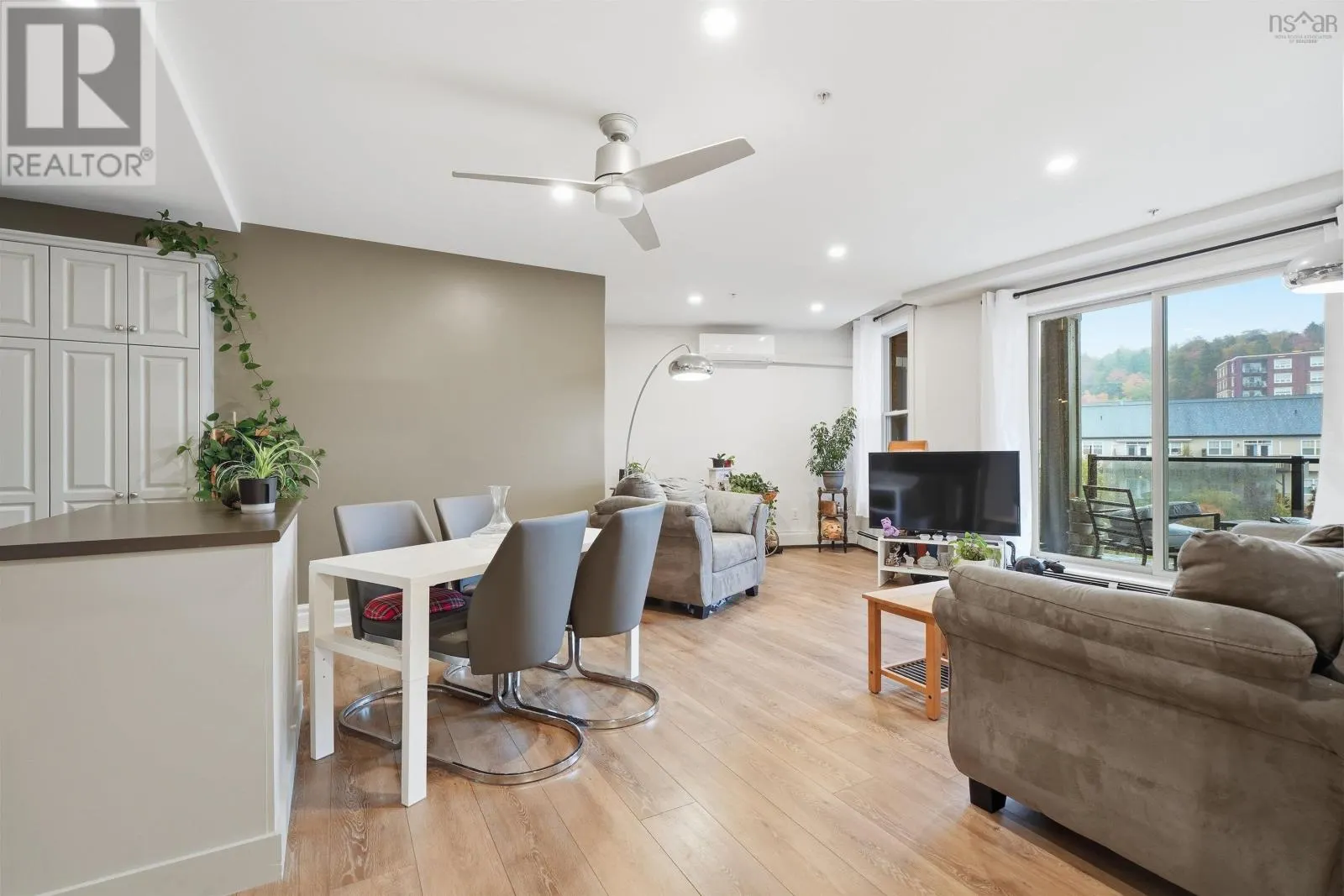 301 87 Pebblecreek Crescent