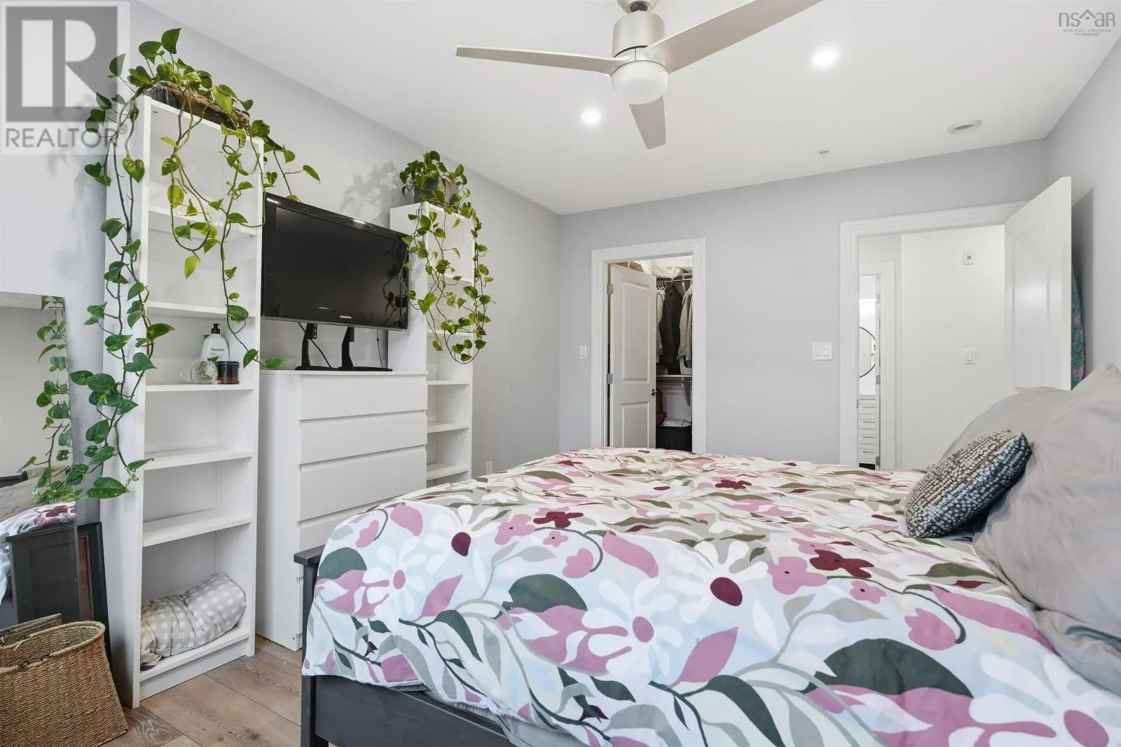 301 87 Pebblecreek Crescent