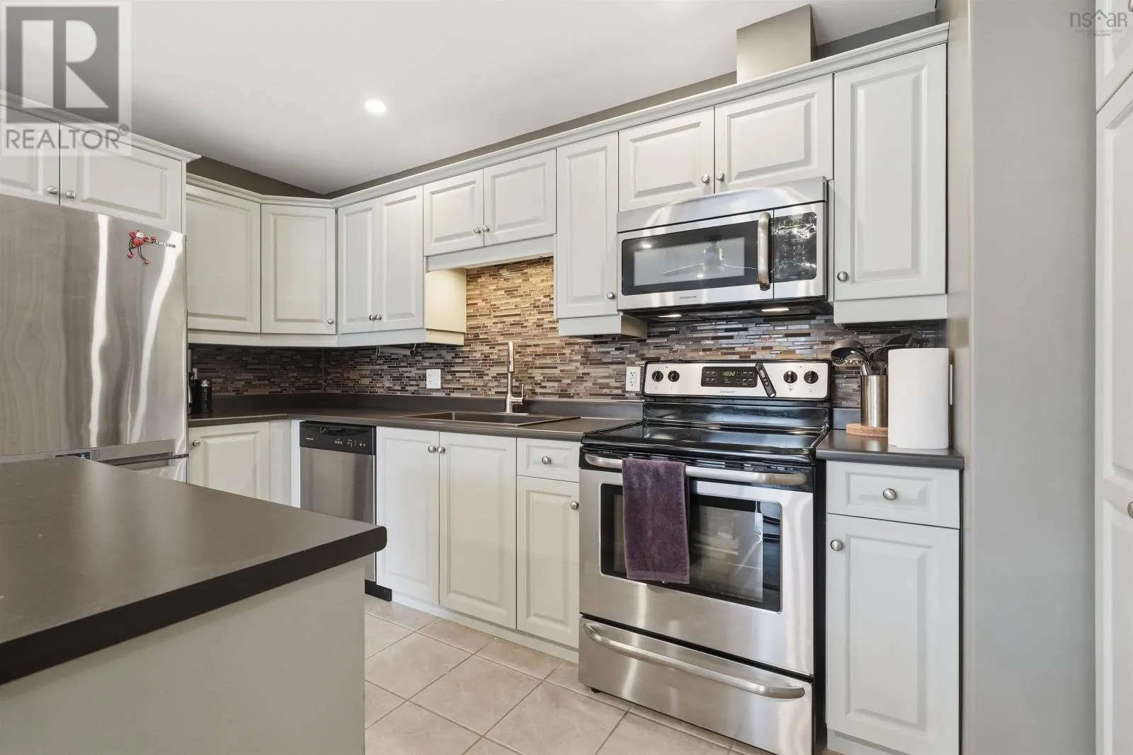 301 87 Pebblecreek Crescent