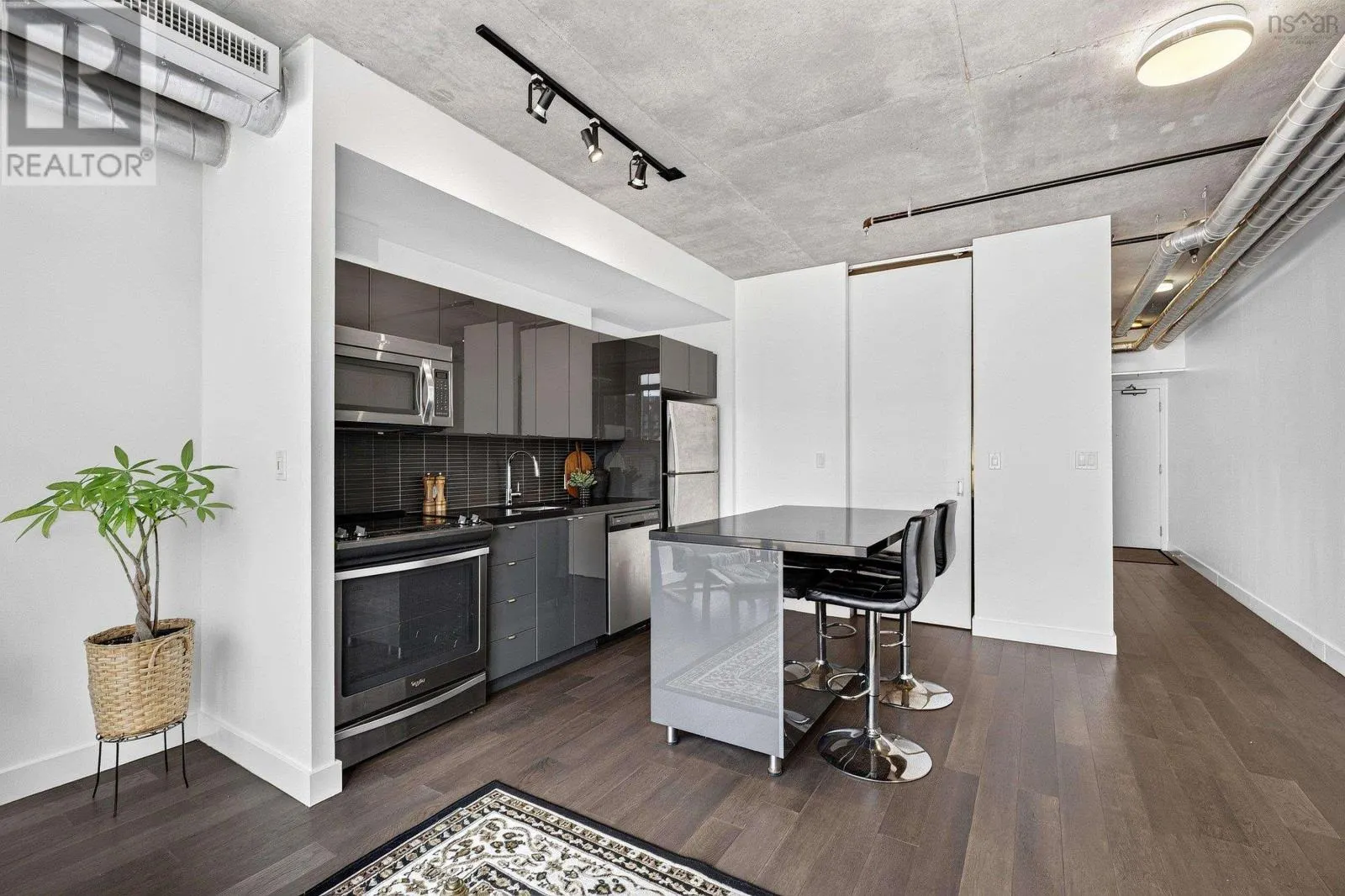 522 1065 Barrington Street
