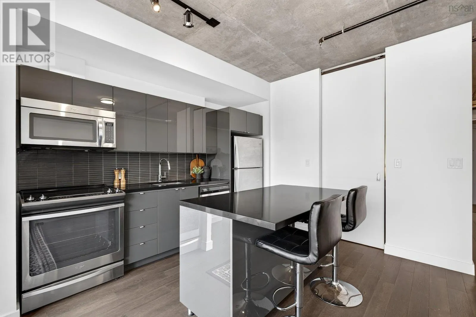 522 1065 Barrington Street