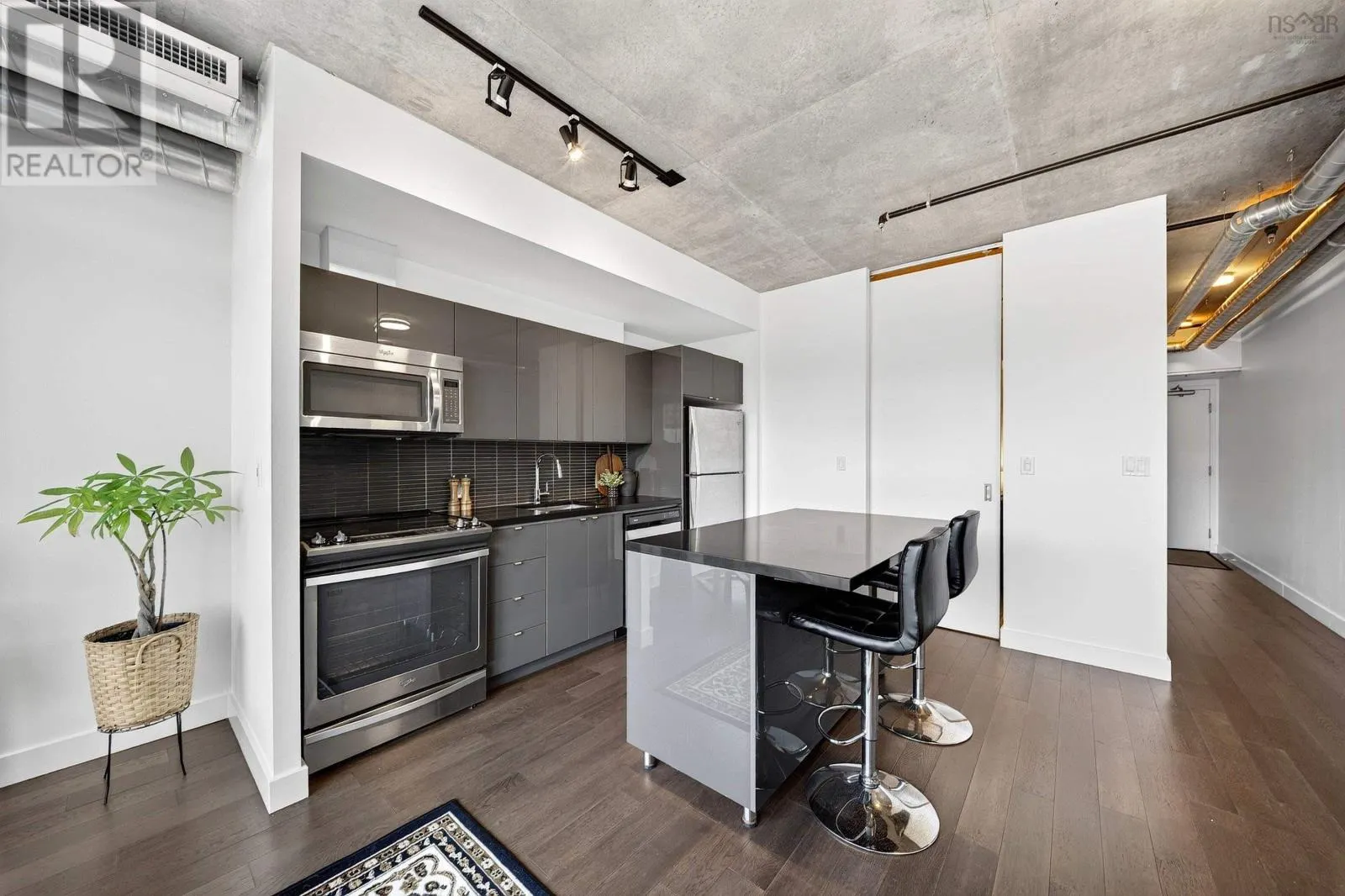 522 1065 Barrington Street