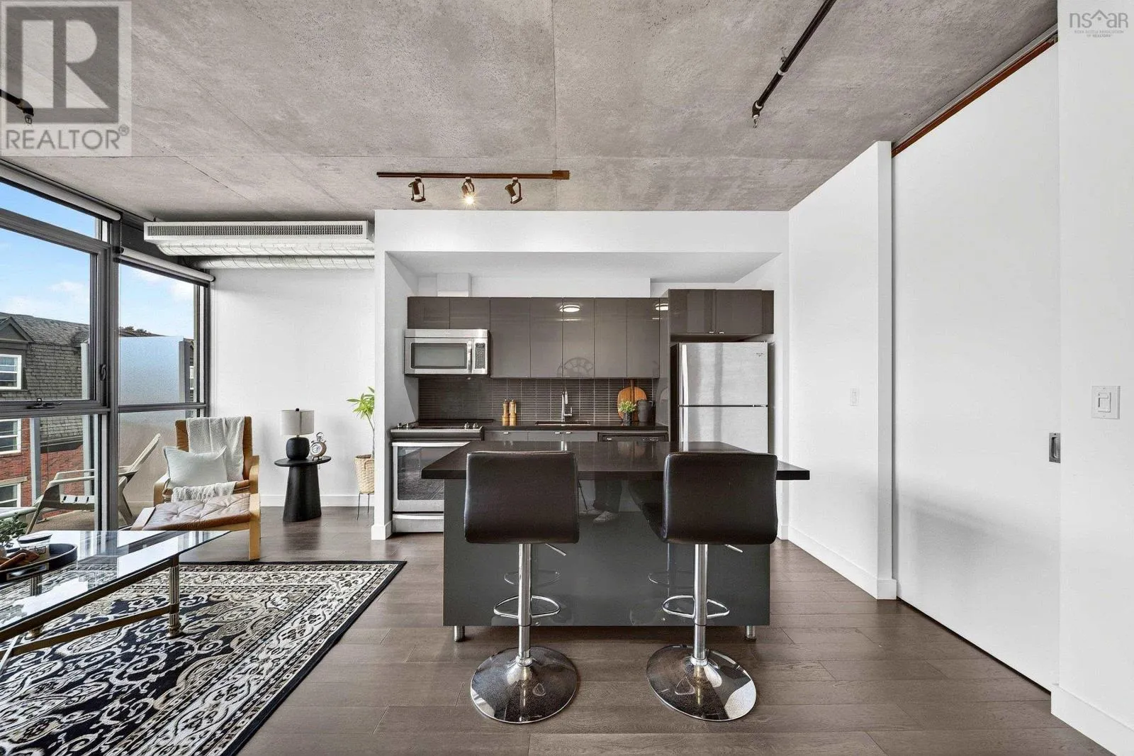 522 1065 Barrington Street