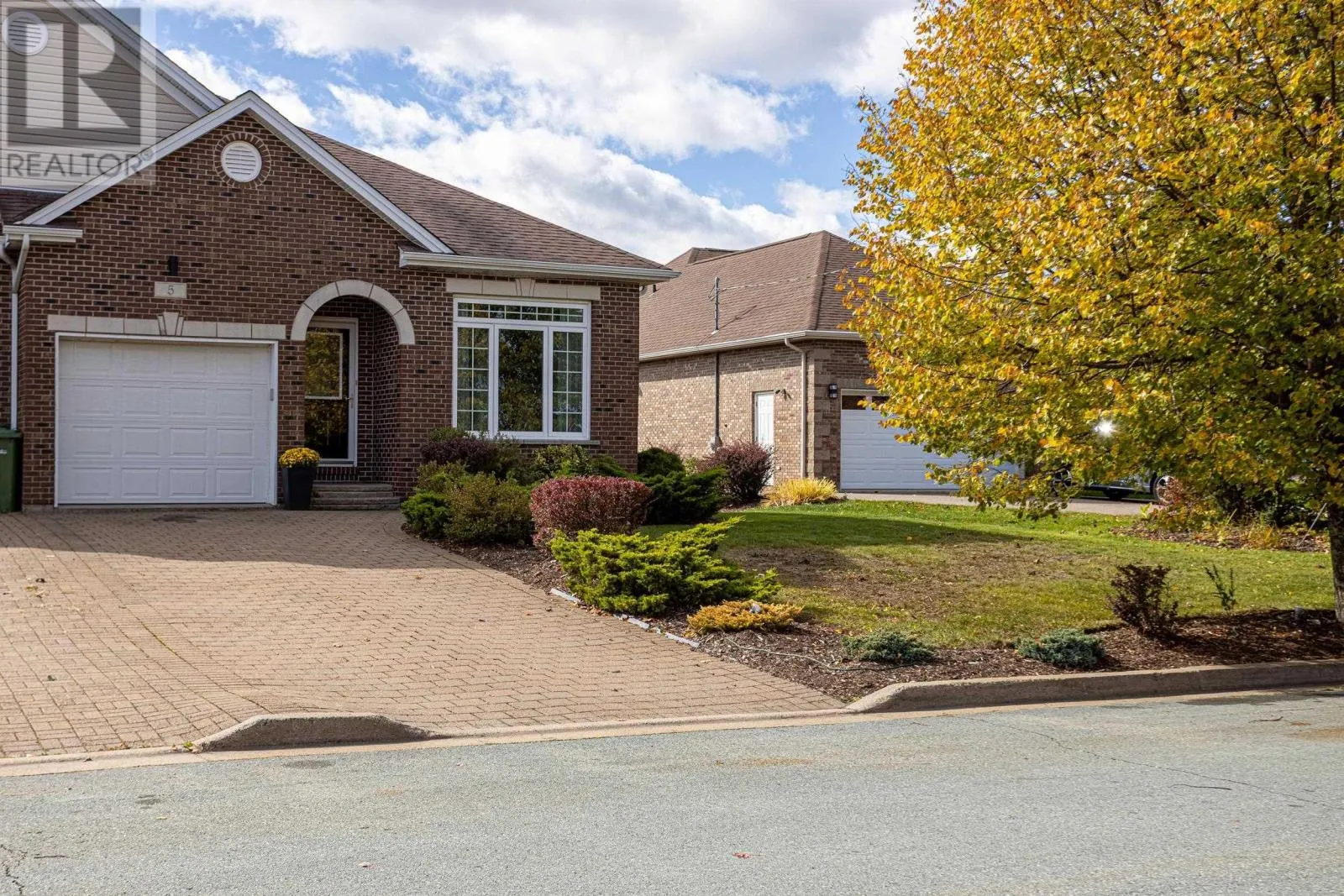 5 Cloverfield Court