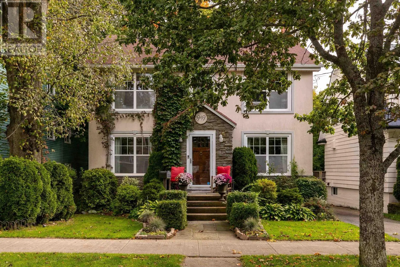 949 Mclean Street