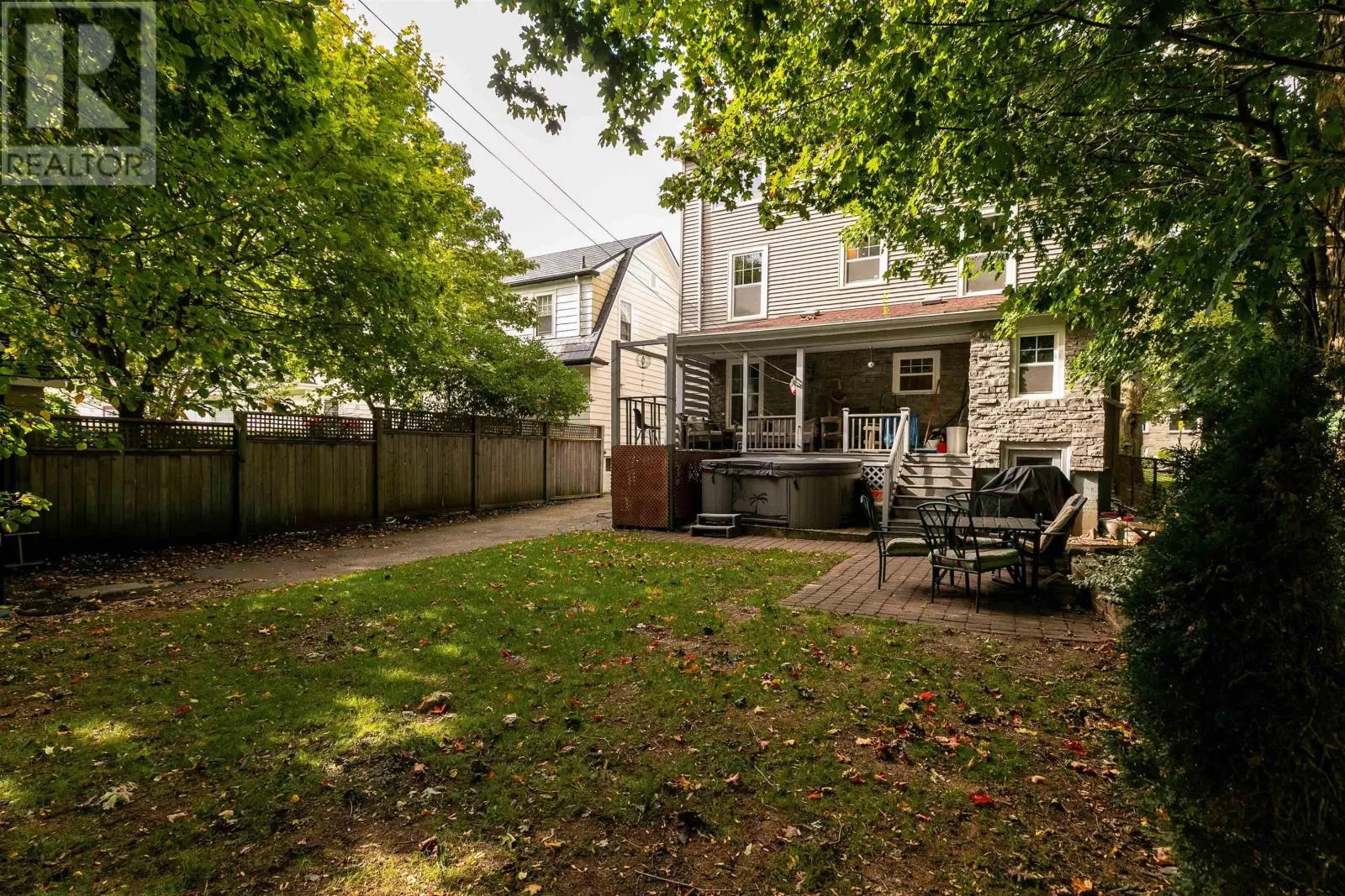 949 Mclean Street