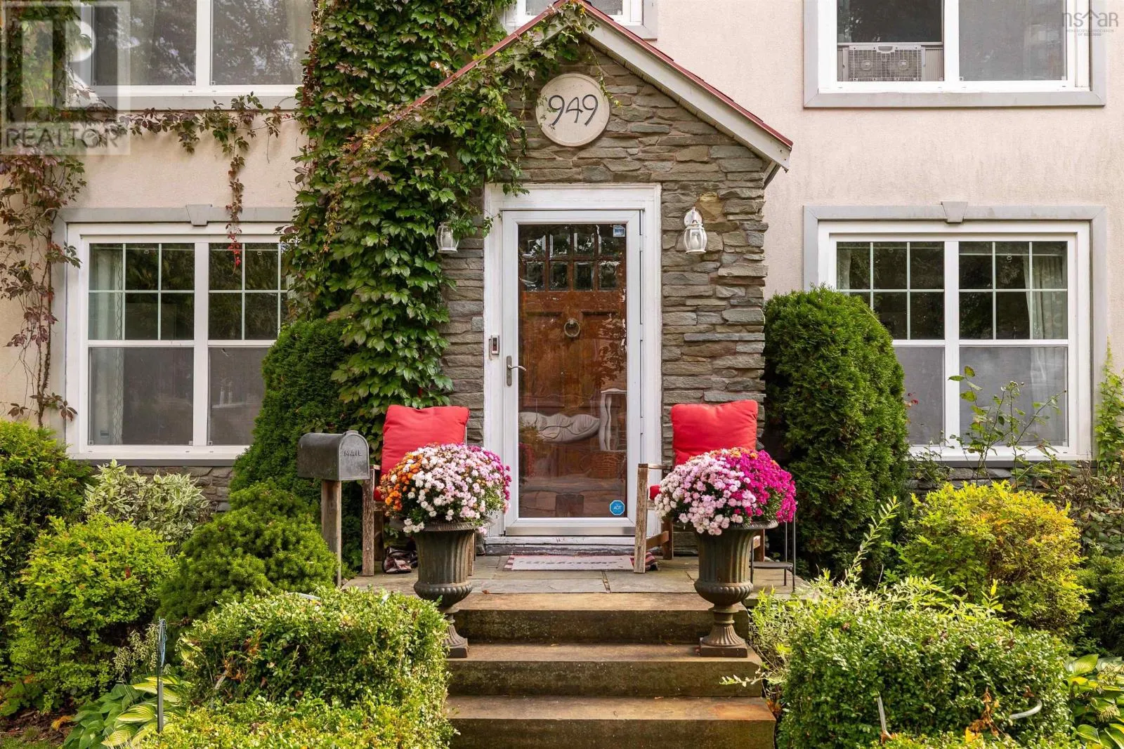 949 Mclean Street