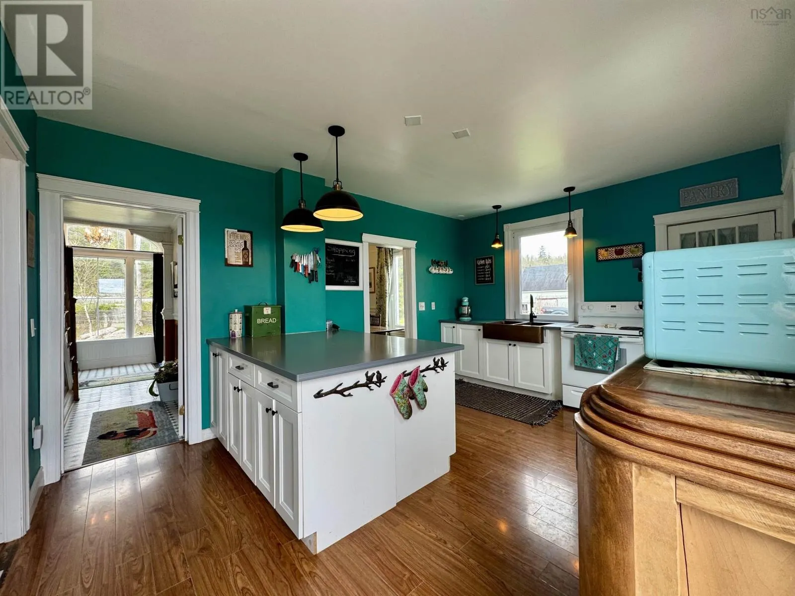 3463 Loch Lomond Rd.