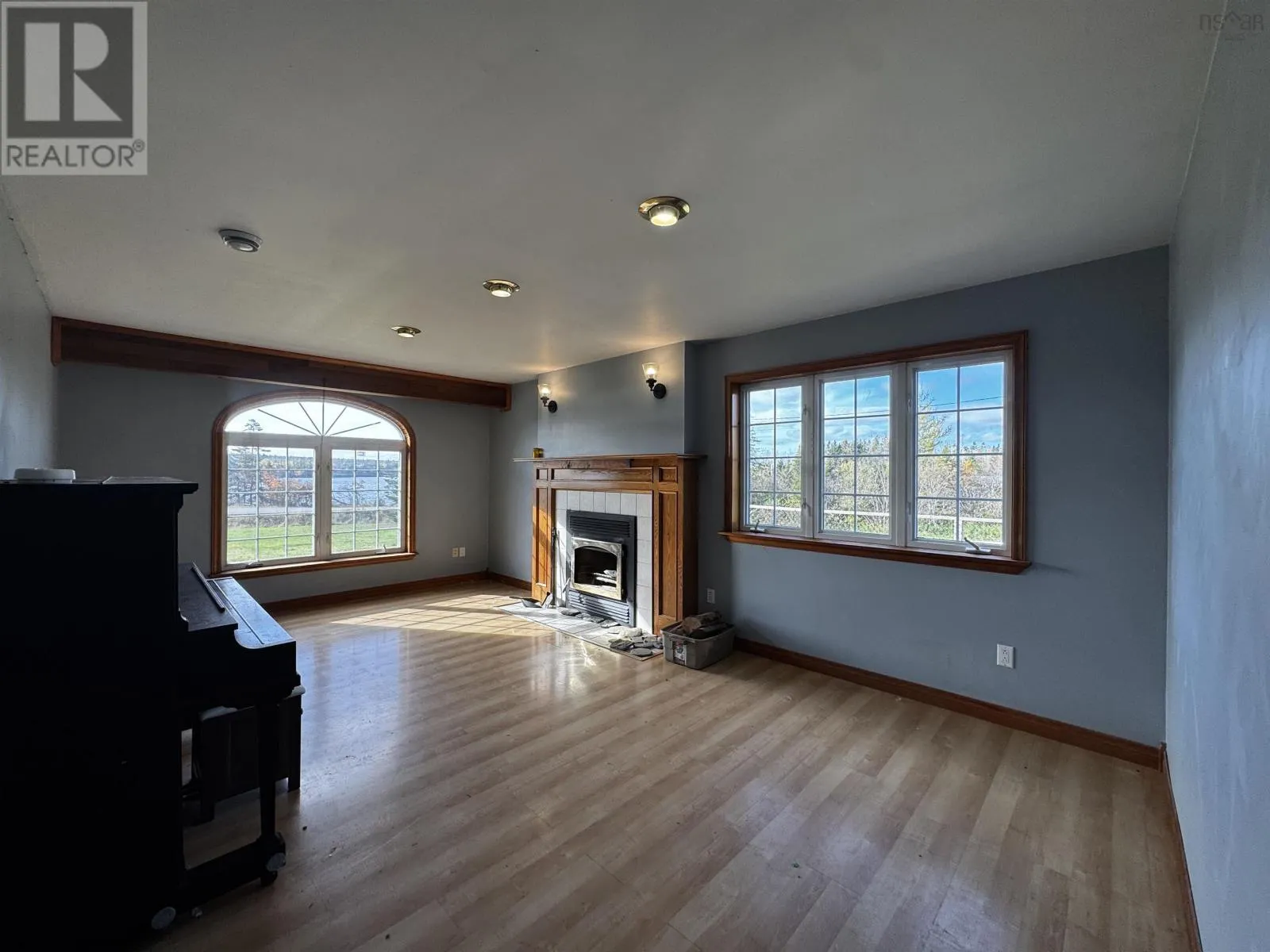 333 Lochside Rd.