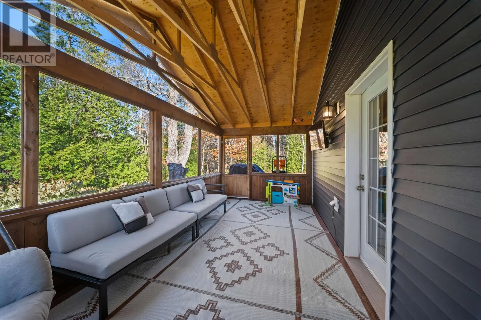 879 Ellerslie Road
