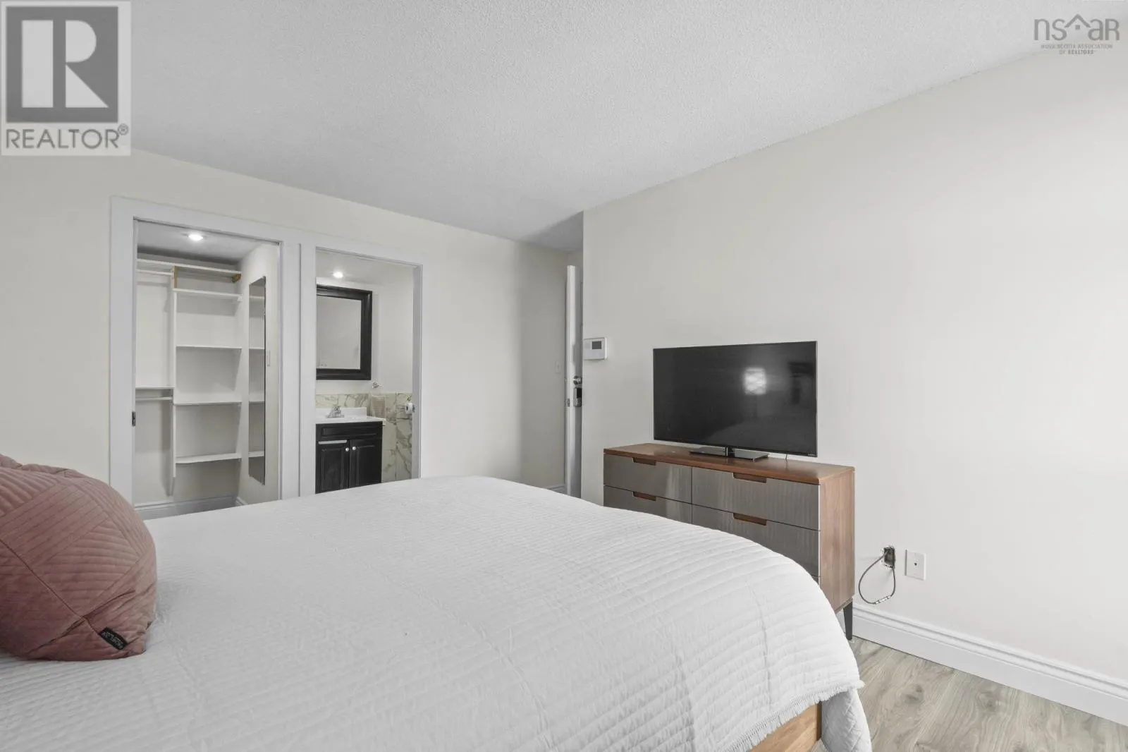 1003 6369 Coburg Road