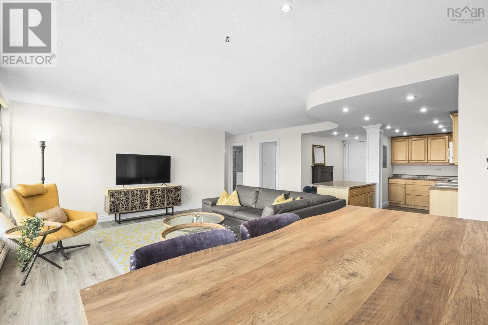 1003 6369 Coburg Road