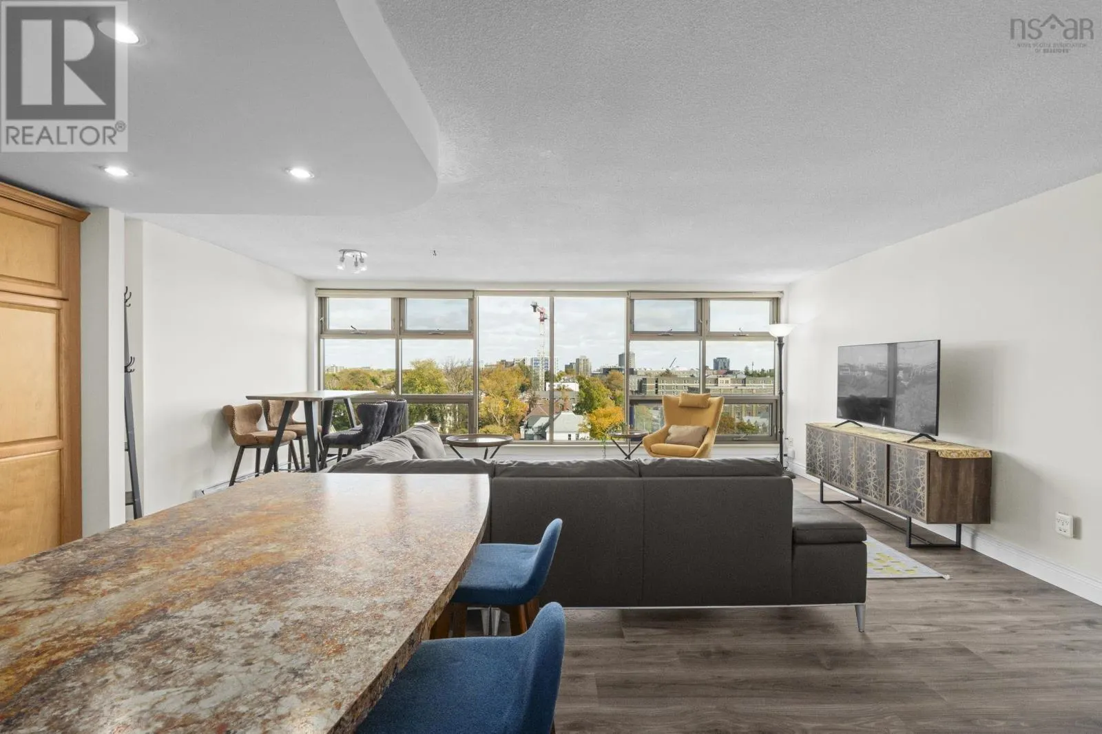 1003 6369 Coburg Road