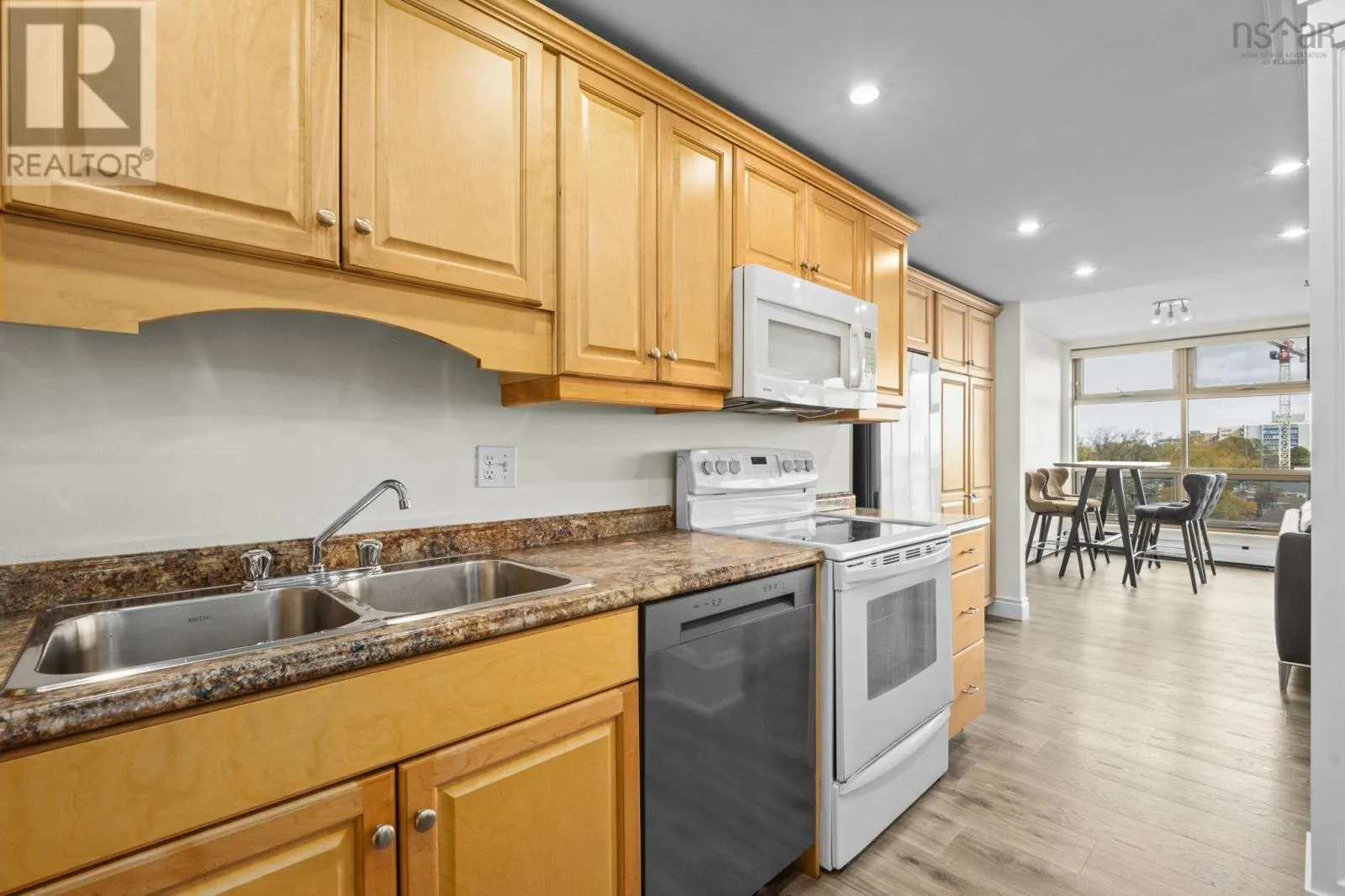 1003 6369 Coburg Road