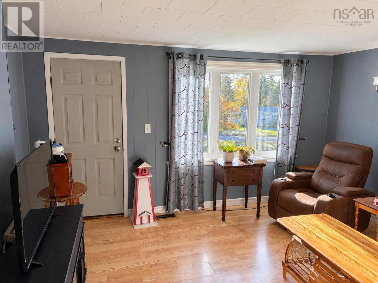 519 Cenotaph Road
