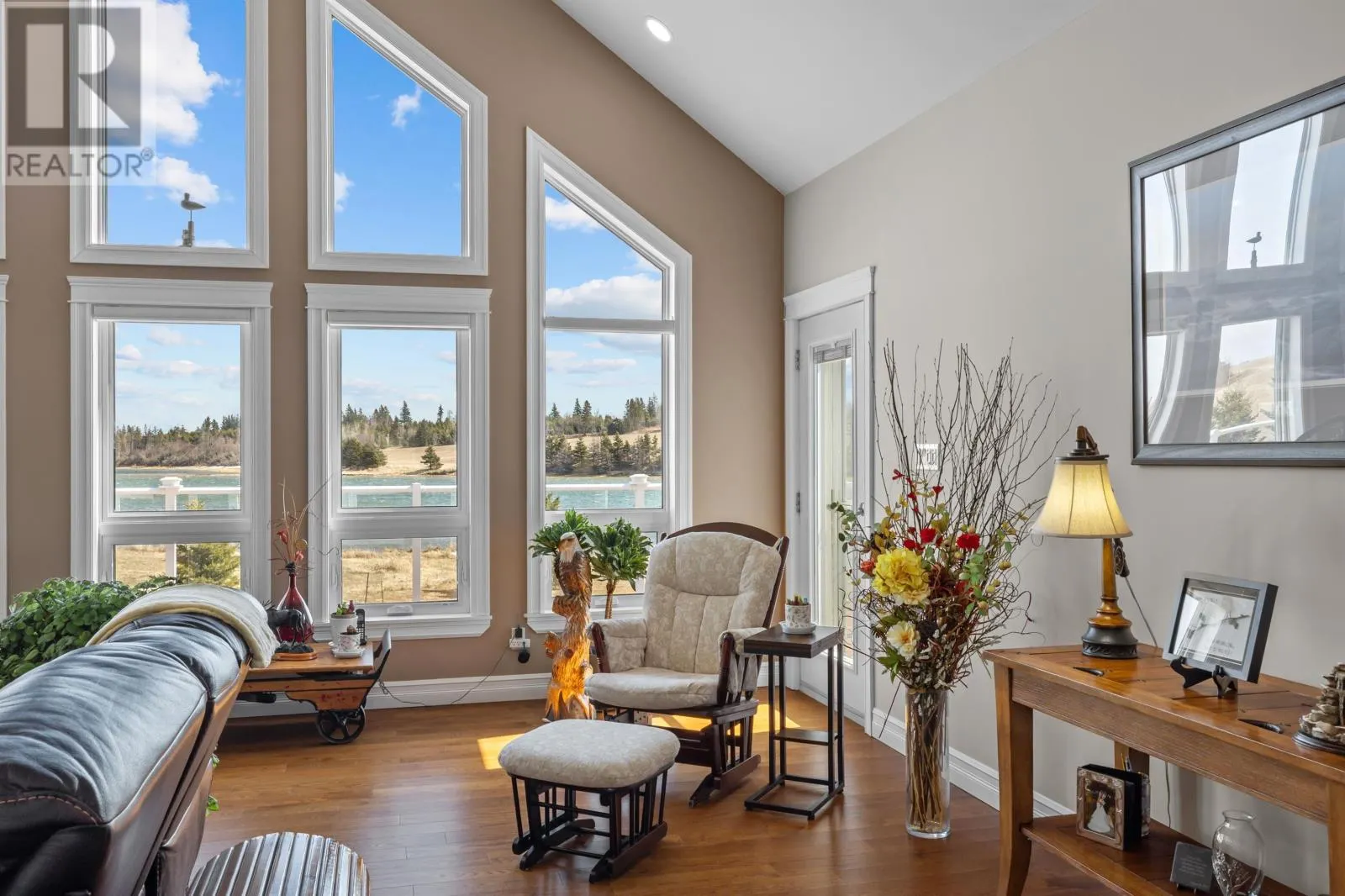 77 Highland View Drive