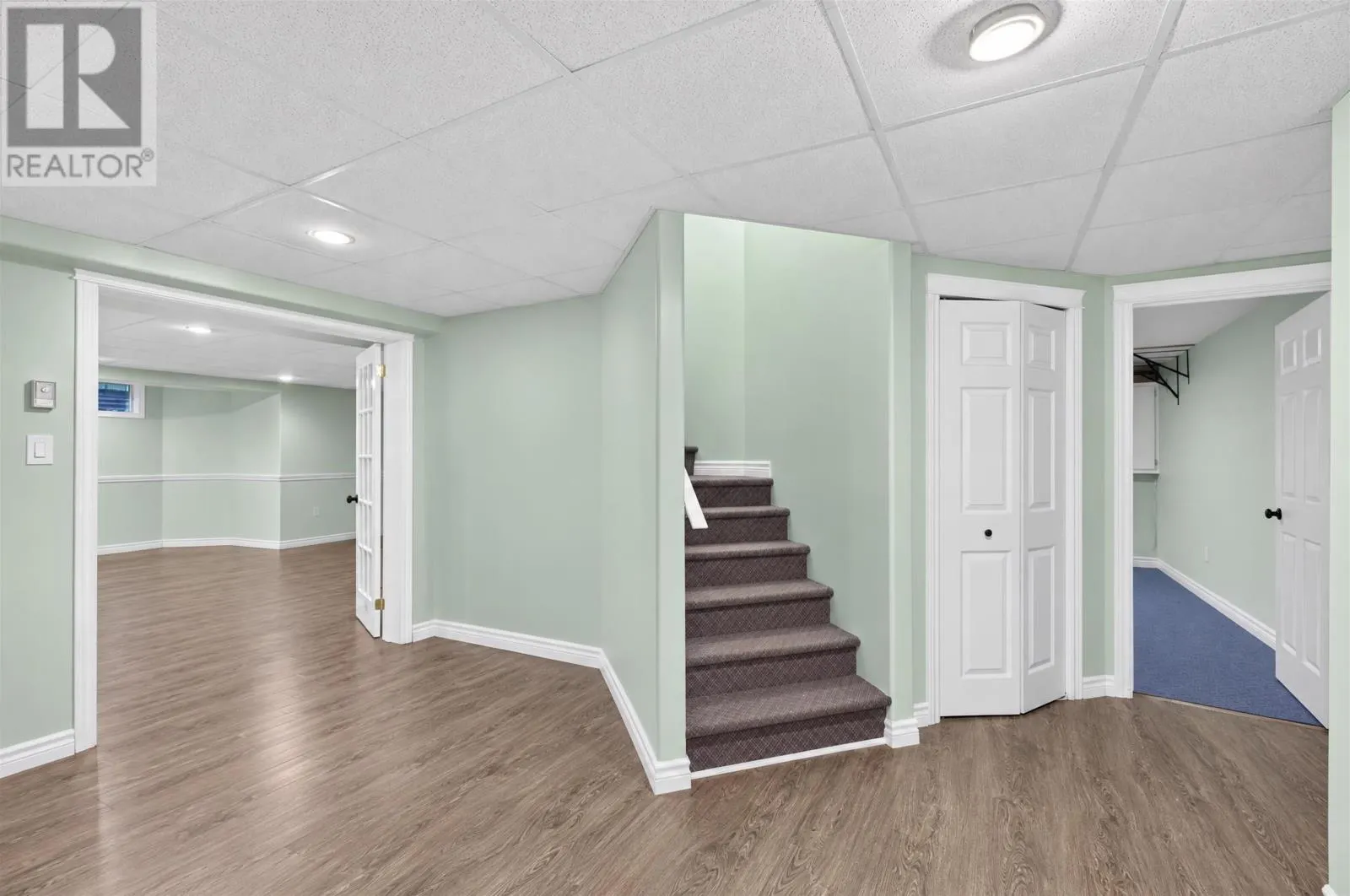 31 Sidmount Avenue