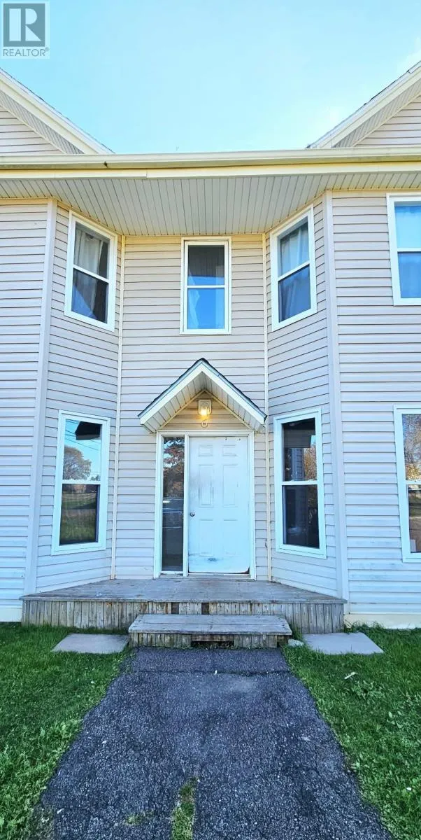 6 Pond Street