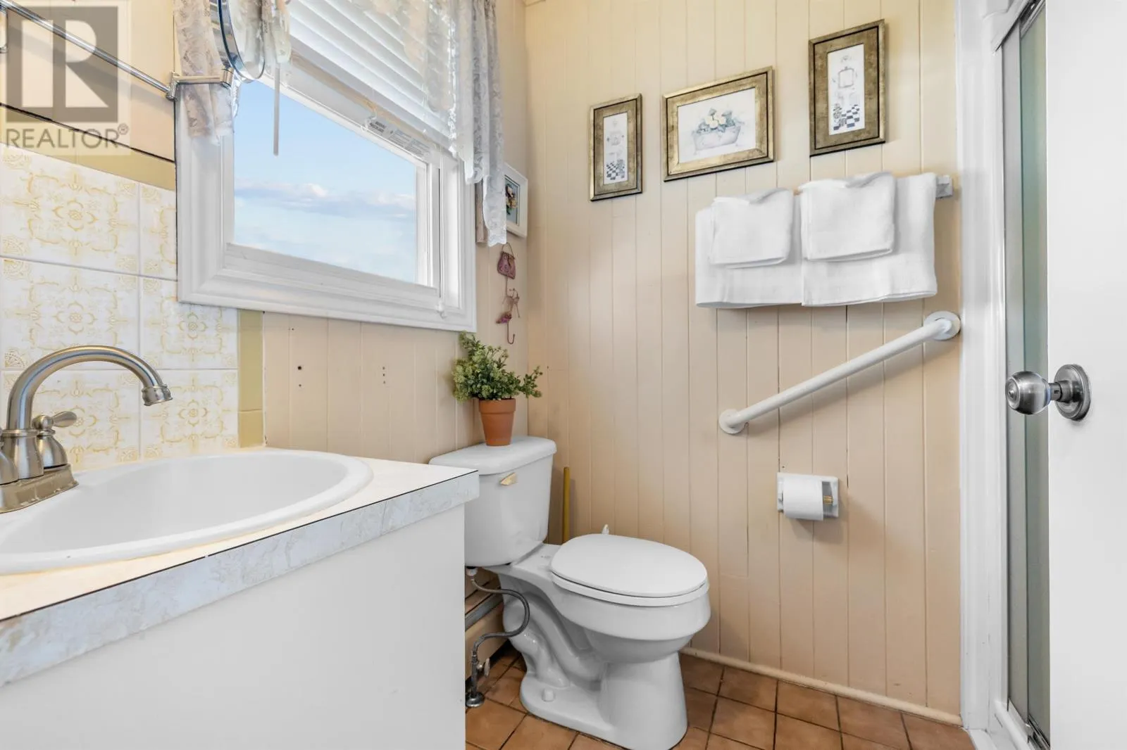 1 Upper Tea Hill Crescent