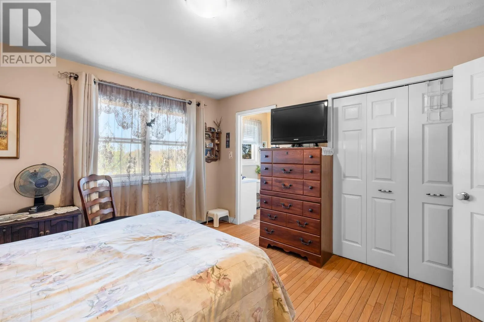 1 Upper Tea Hill Crescent
