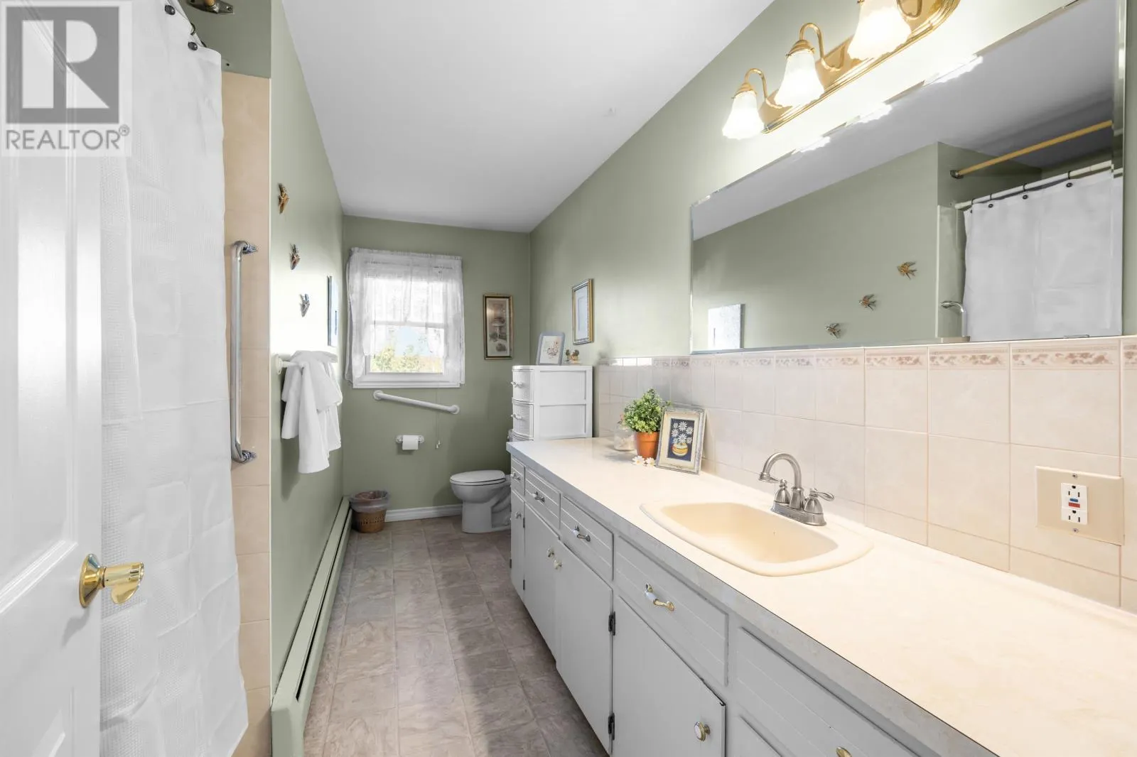 1 Upper Tea Hill Crescent