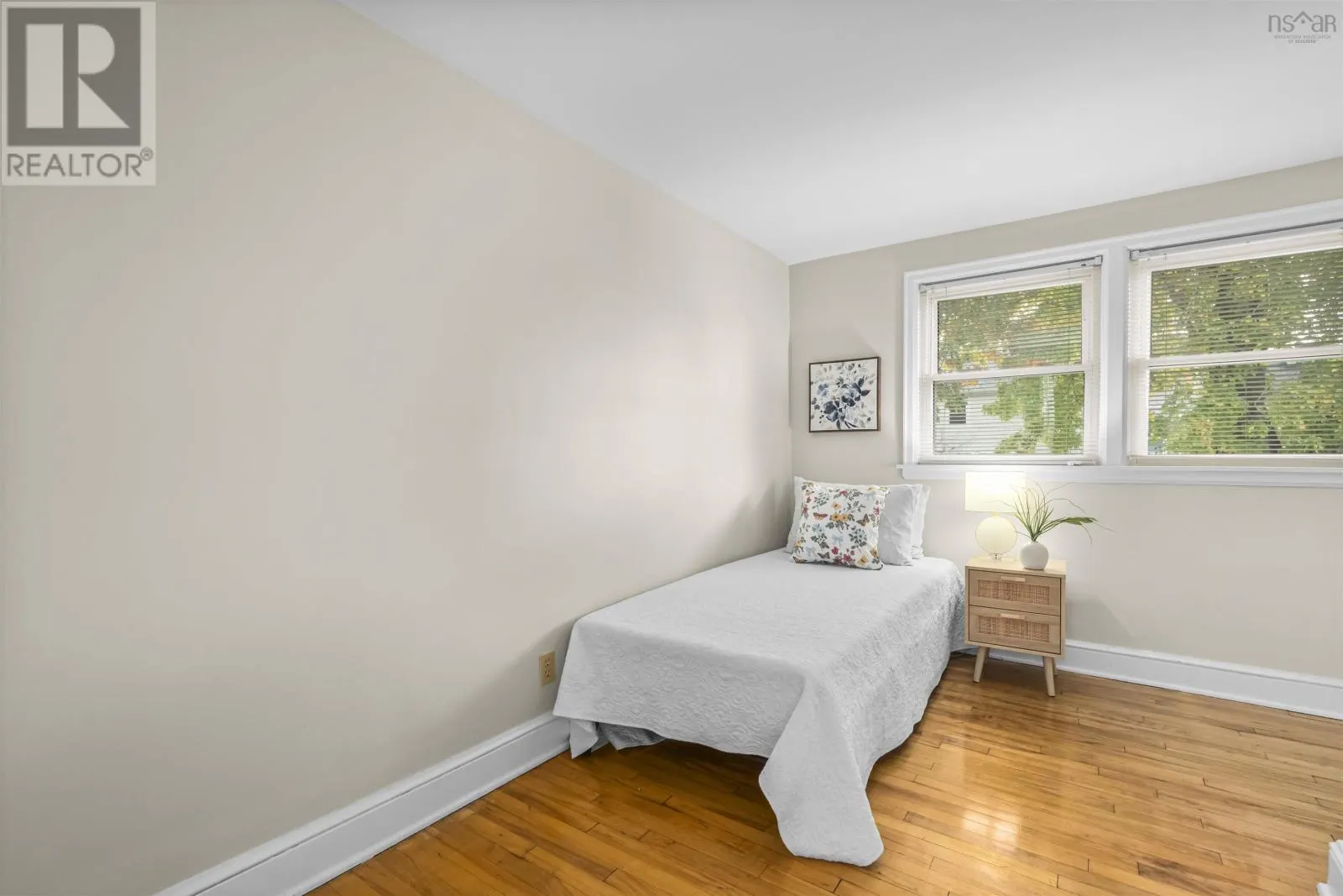 3176 Hemlock Street
