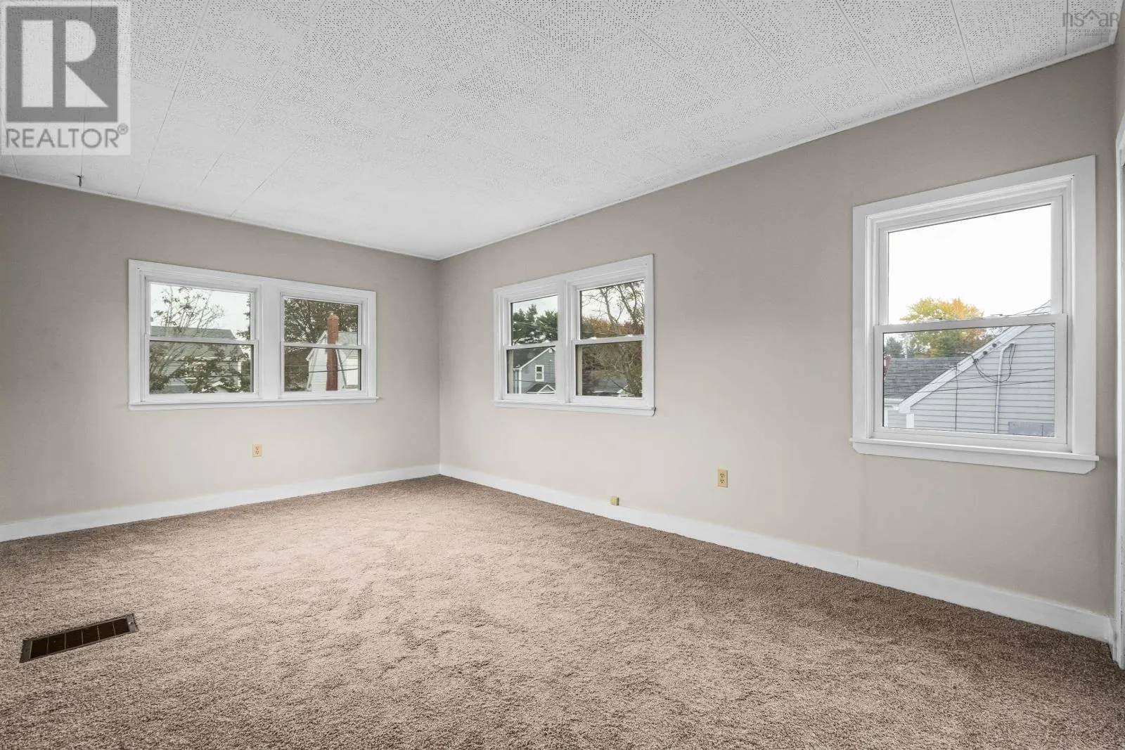 3176 Hemlock Street