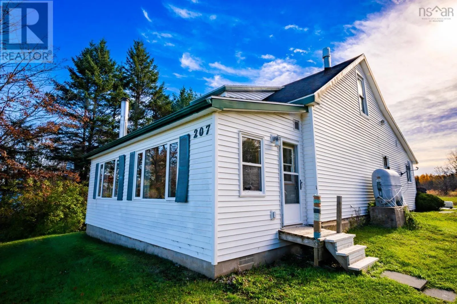 207 West Old Post Road