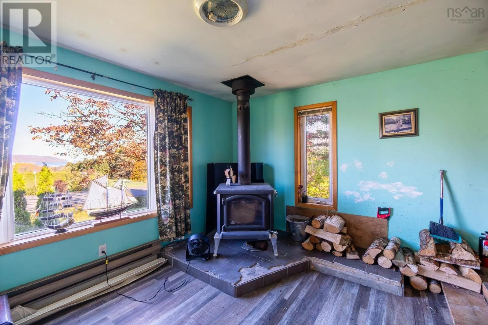 207 West Old Post Road