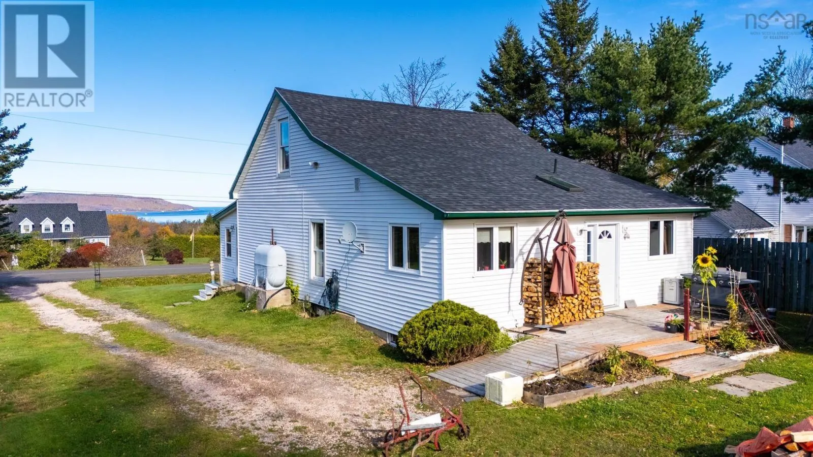 207 West Old Post Road