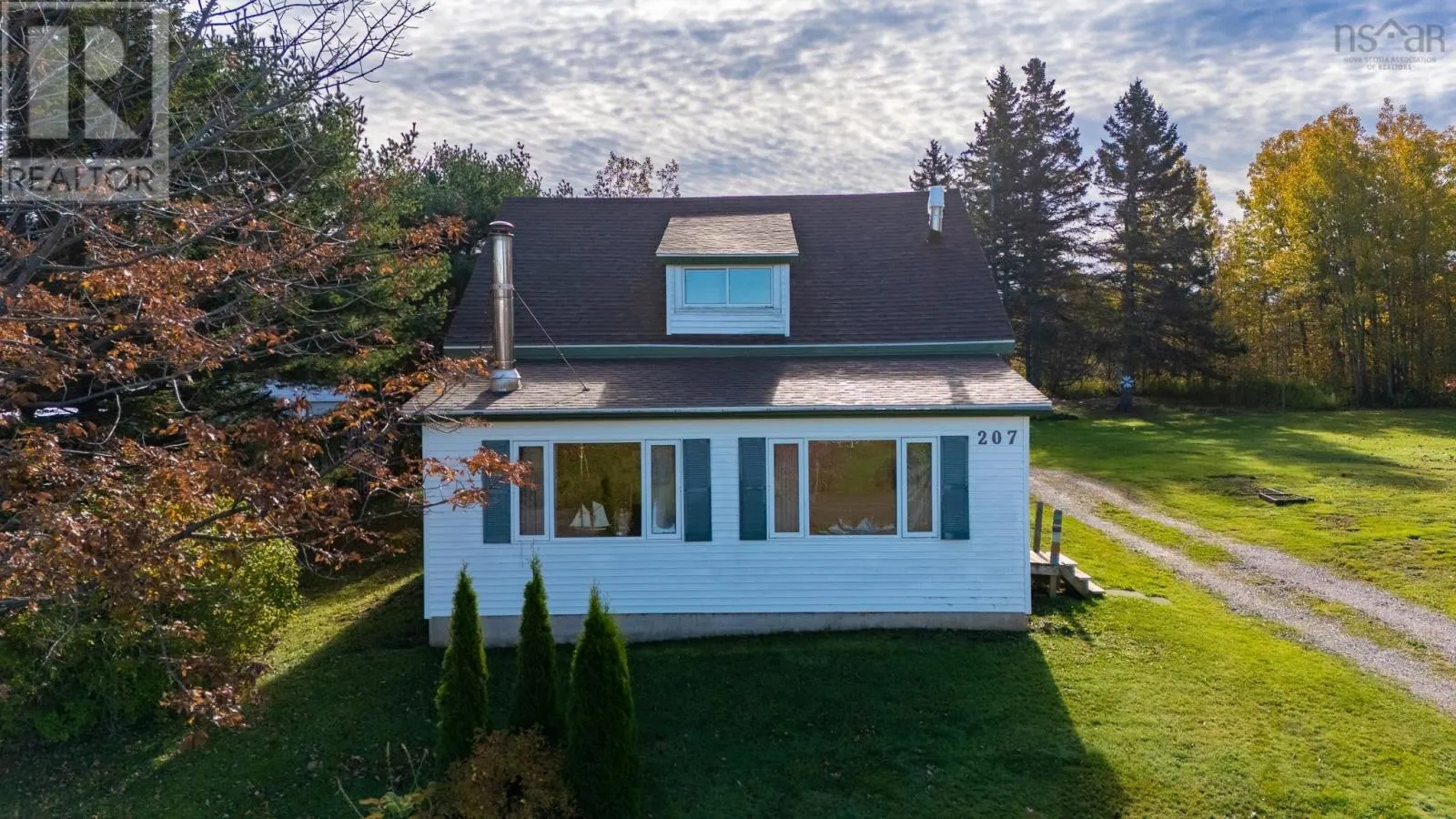207 West Old Post Road