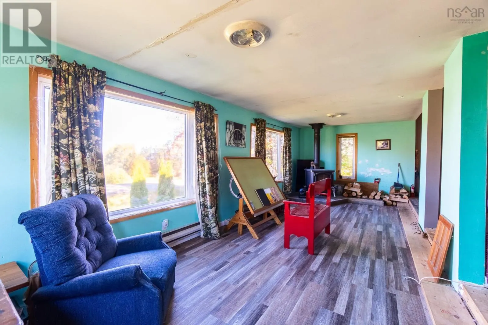 207 West Old Post Road