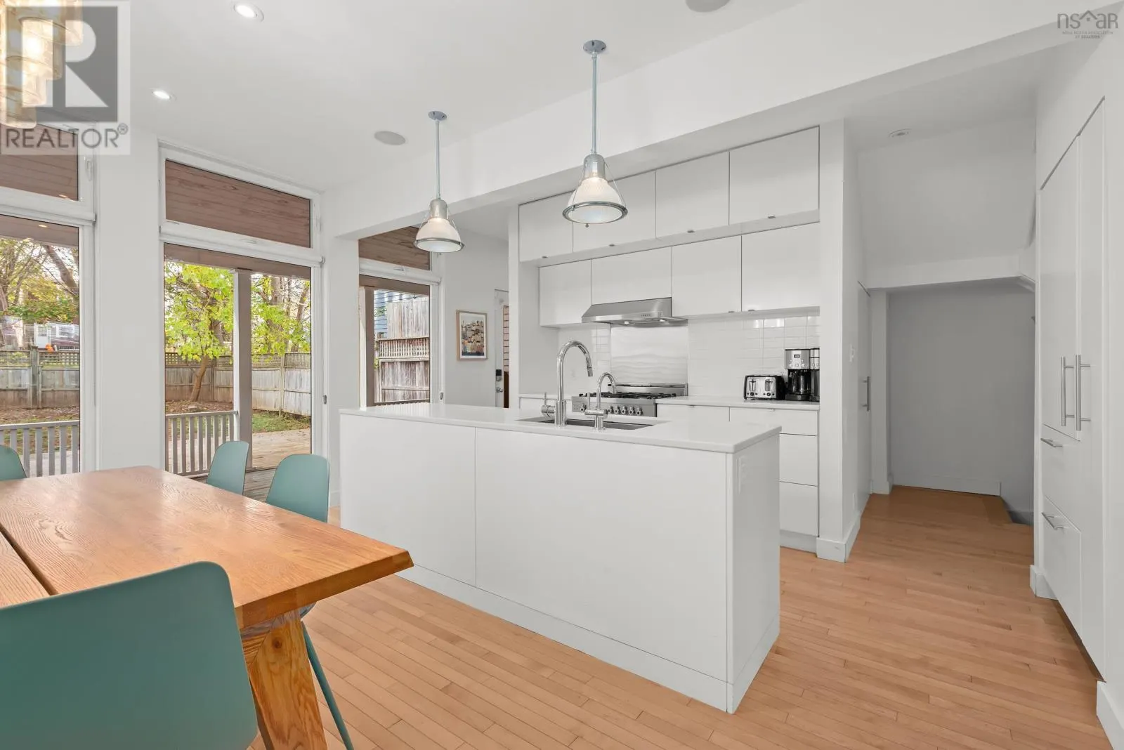 1544 Henry Street