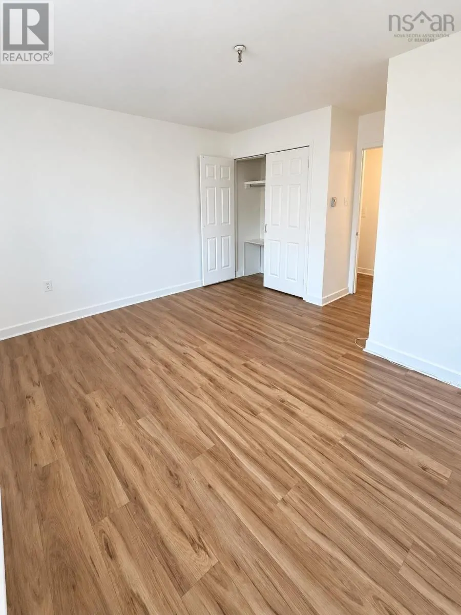 303 131 Farnham Gate Road